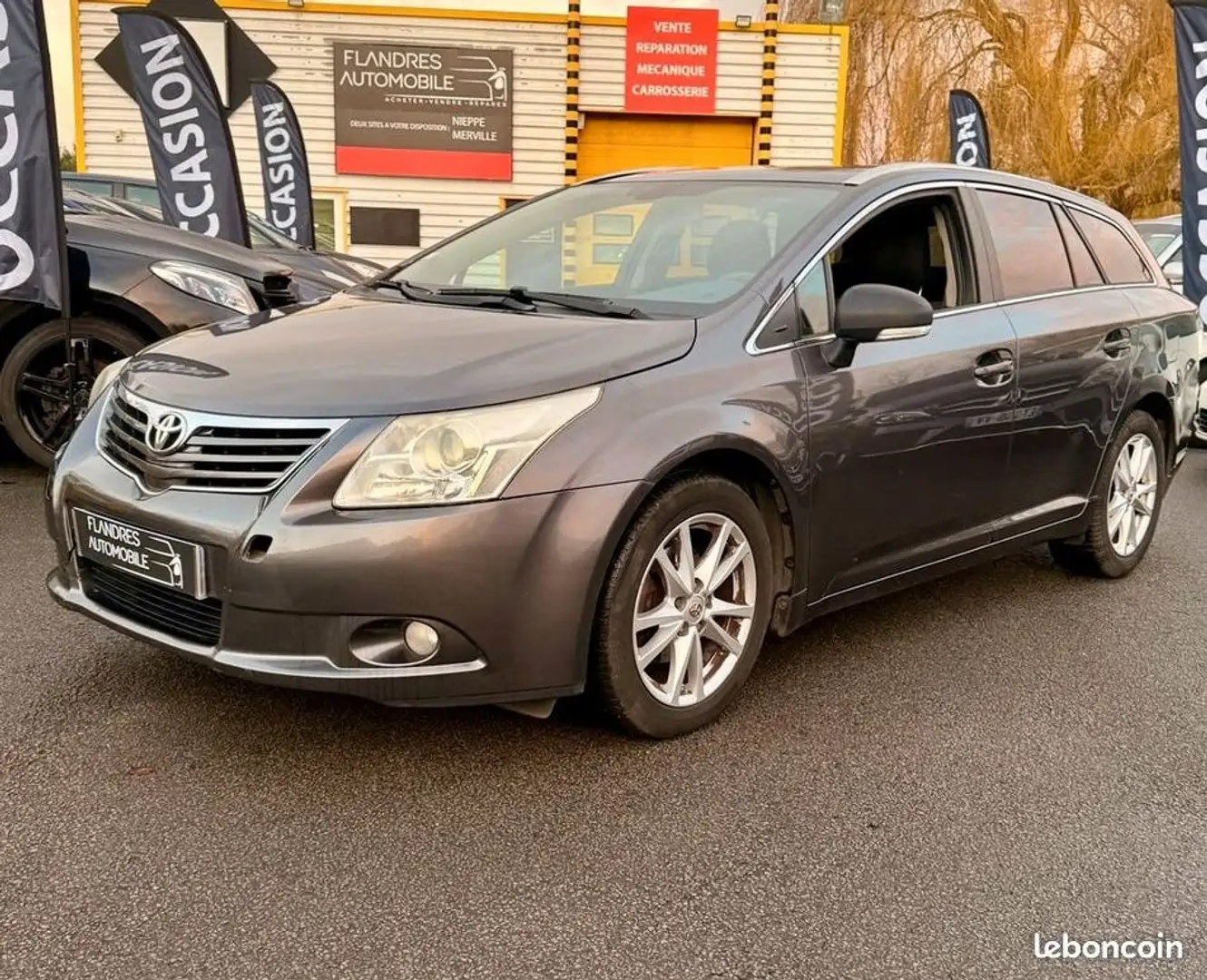 Toyota Avensis SW 126 D-4D FAP Active Gris - 1