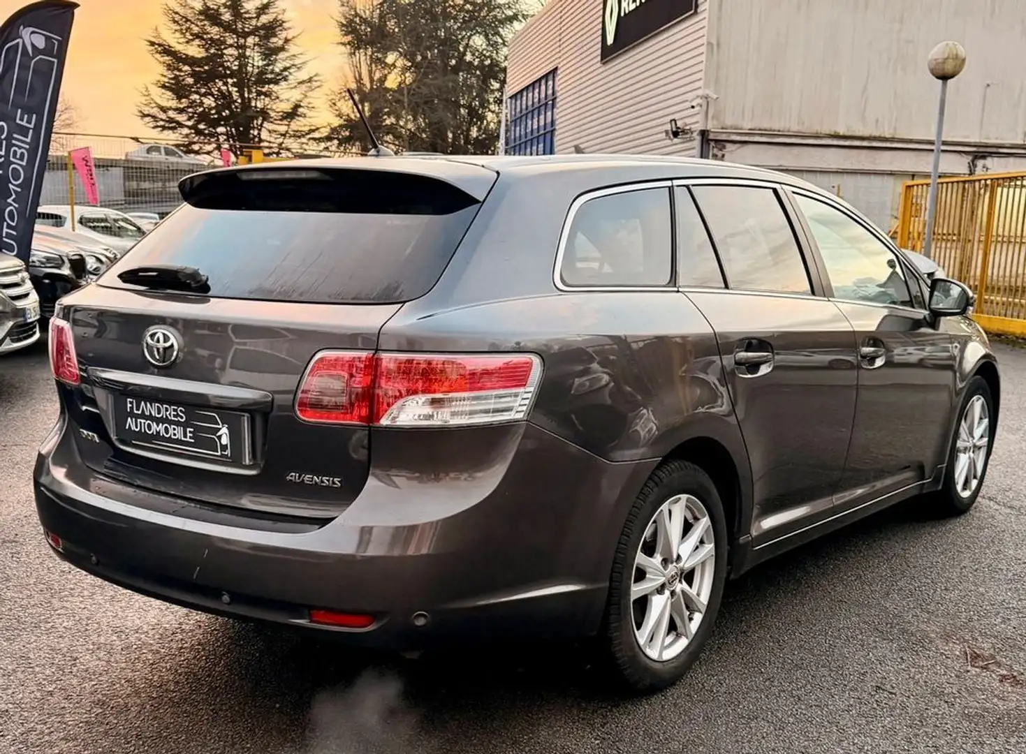 Toyota Avensis SW 126 D-4D FAP Active Gris - 2