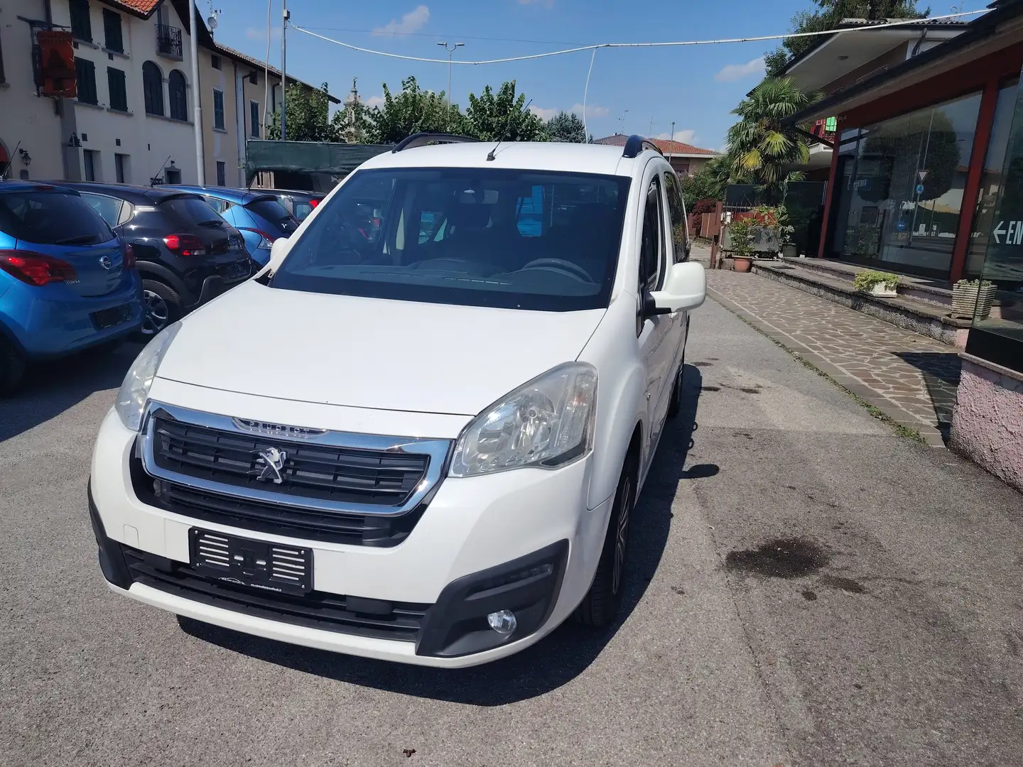 Peugeot Partner TEPEE 1.6 BLUEHDI ACTIVE 5/P 100 CV. Bílá - 1