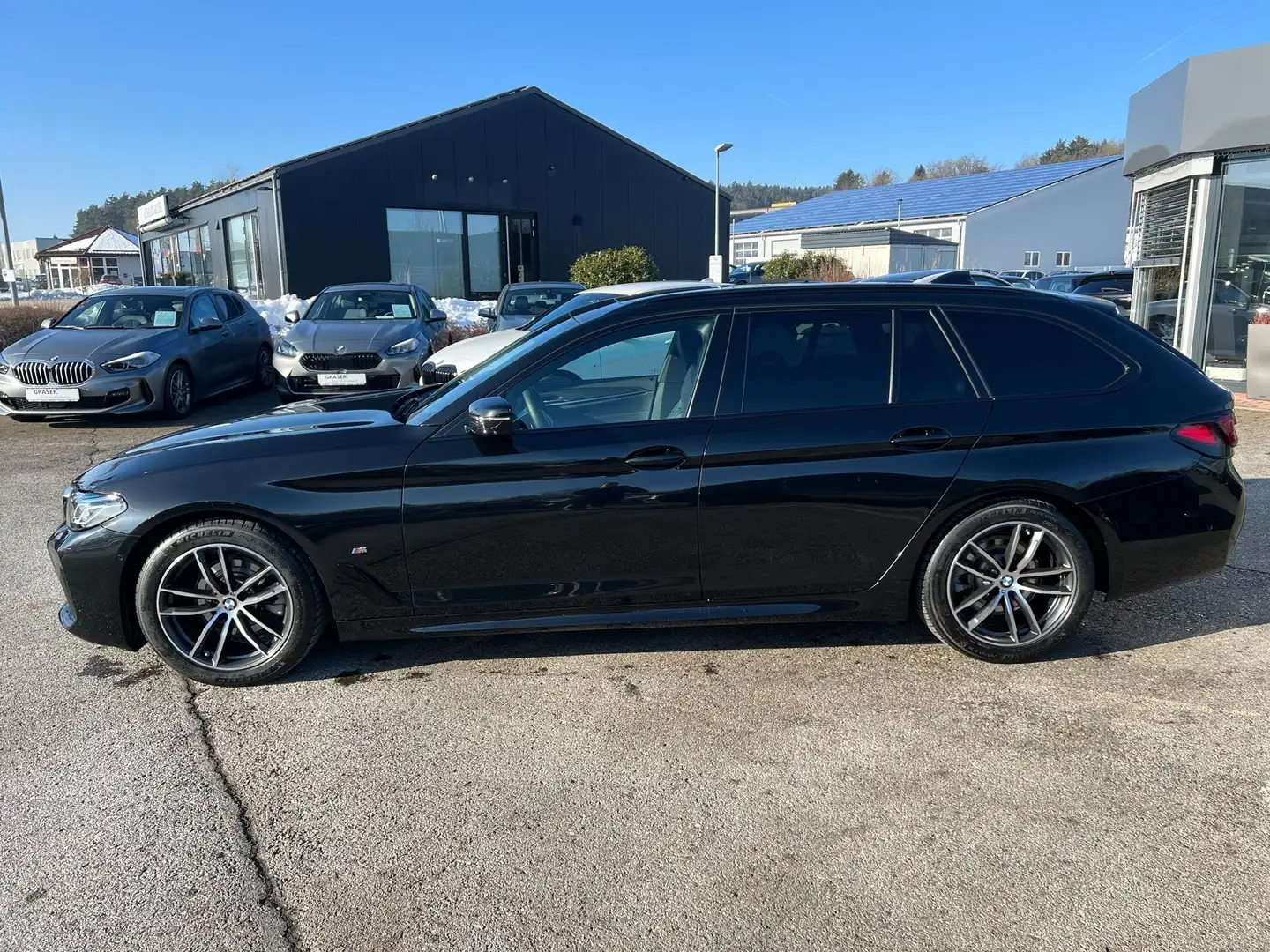 BMW 520 d xDrive Touring M SPORT DAB Sitzheizung Pano Head Schwarz - 2