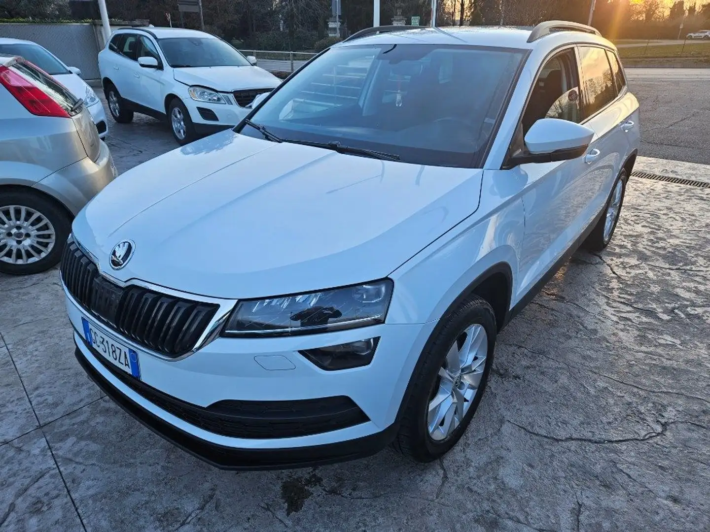 Skoda Karoq 2.0 TDI EVO SCR 4x4 DSG Executive Bianco - 2