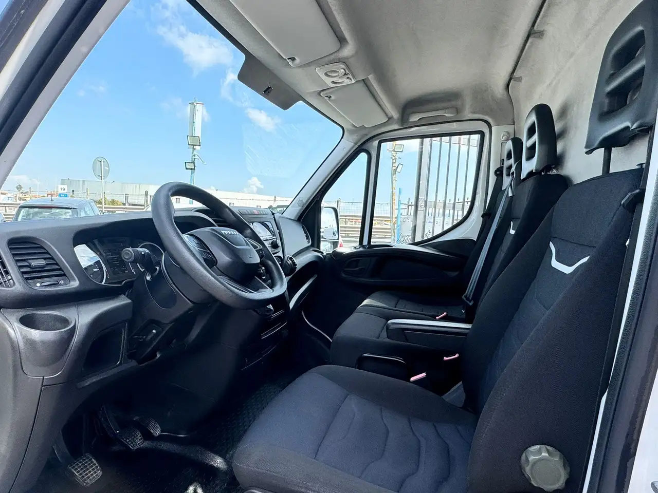 Iveco Daily 2021 — фото 10