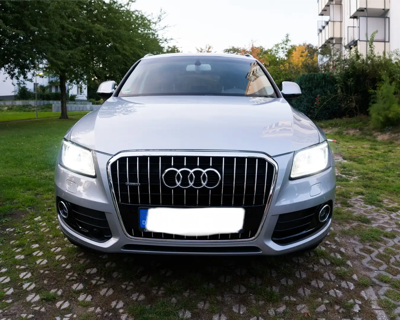 Audi Q5 2.0 TDI (140 kW) quattro Clean Diesel Grau - 1