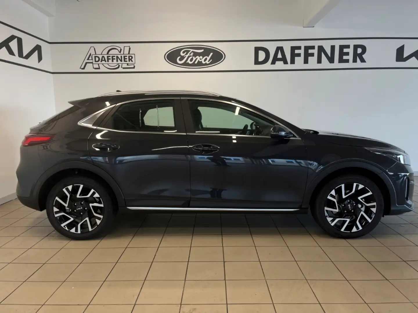 Kia XCeed 1.5 T-GDI DCT Spirit JBL totWinkASS Navi Grey - 2