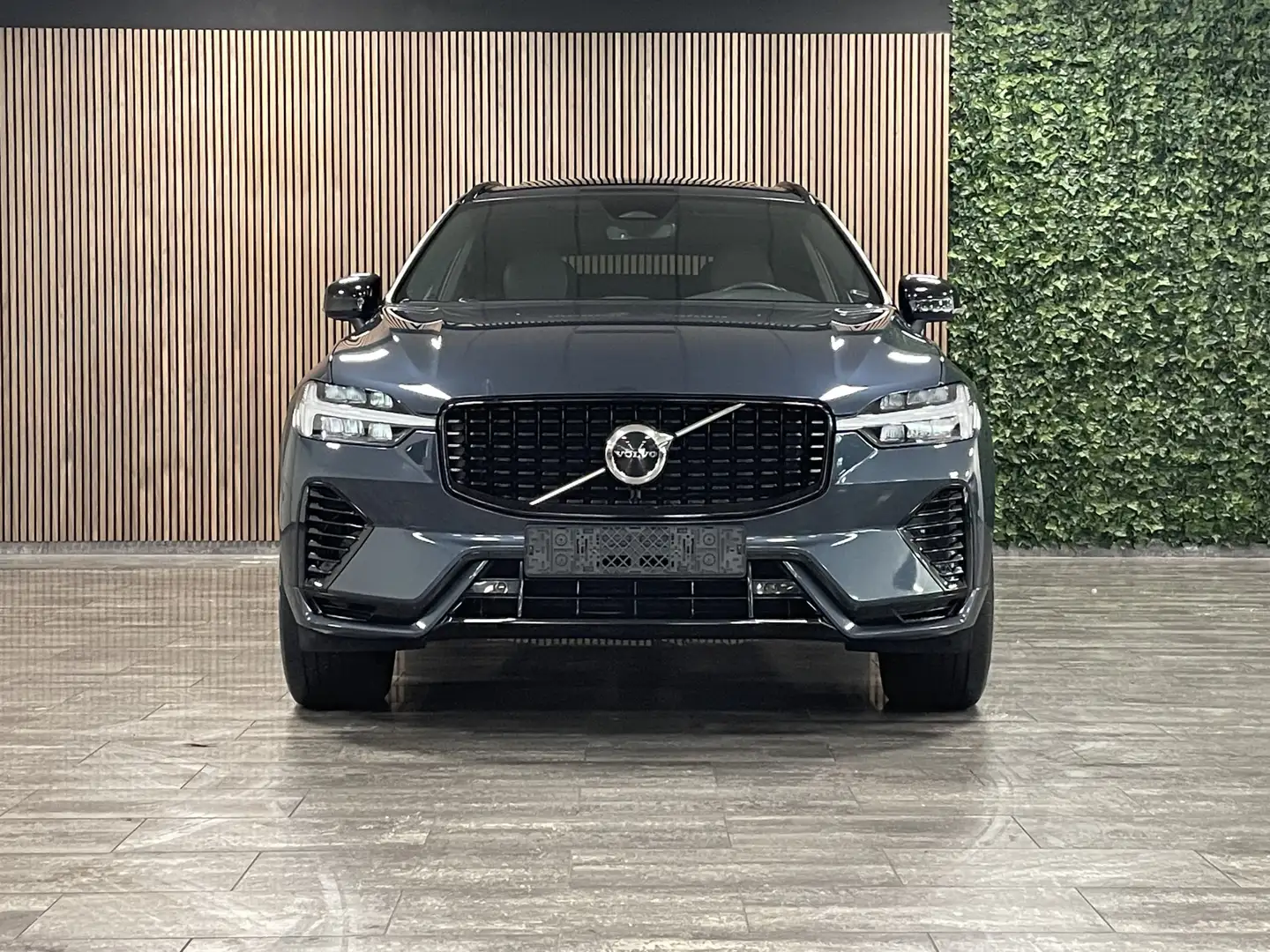 Volvo XC60 T6 AWD Recharge R-Design | MY22 | Trekhaak | Adapt Blau - 2
