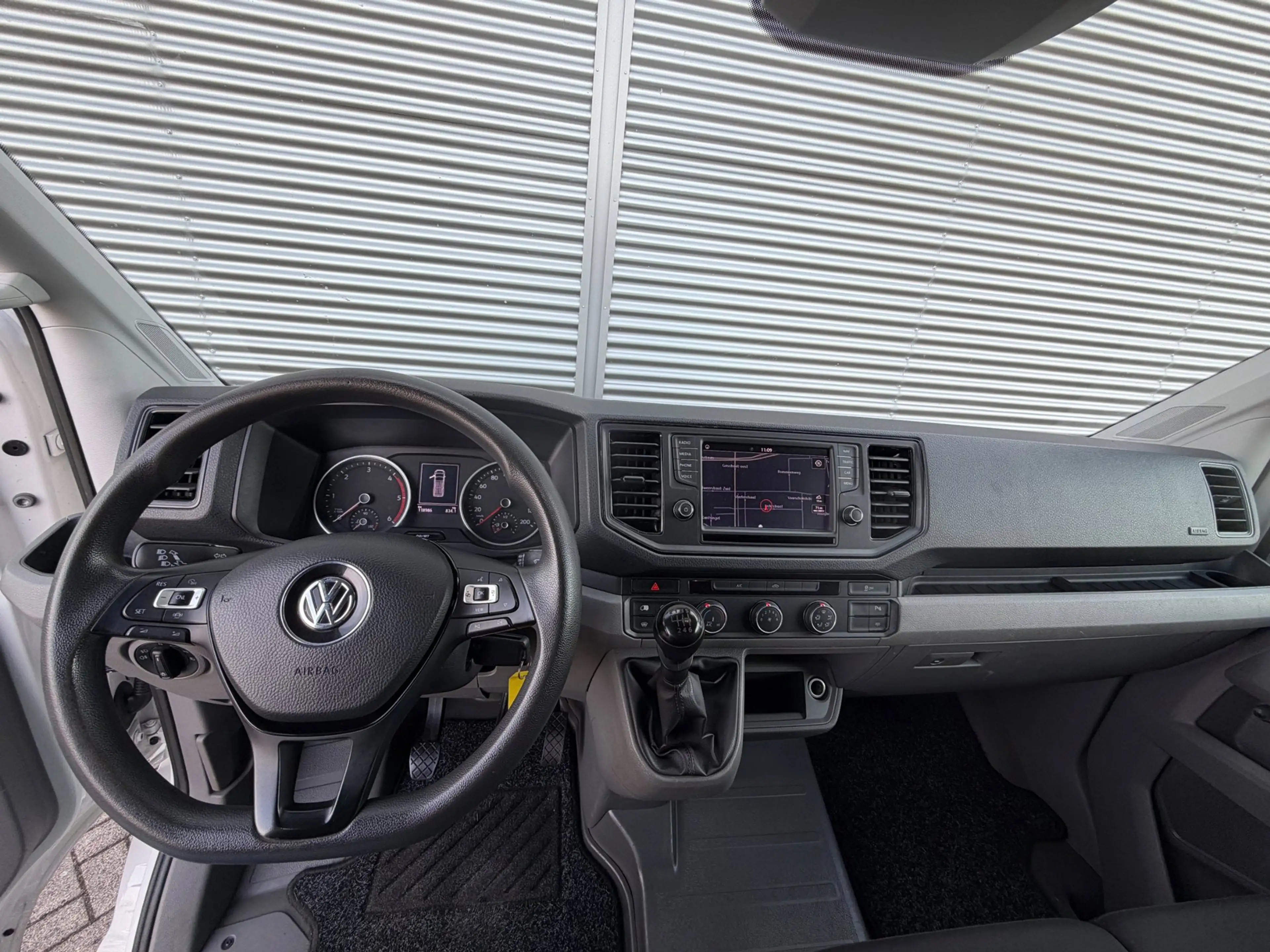 Volkswagen Crafter 35 2.0 TDI L4H3 180pk Imperiaal Navi/ Airco/ Trekh — photo 17