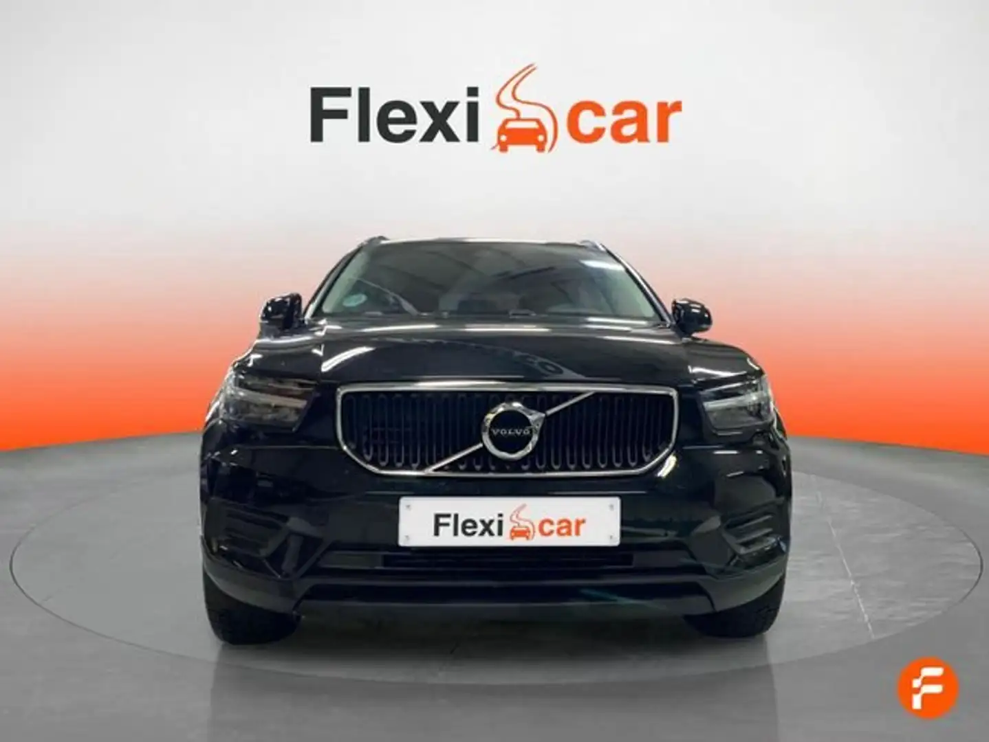 Volvo XC40 T2 Momentum Aut. Negro - 2