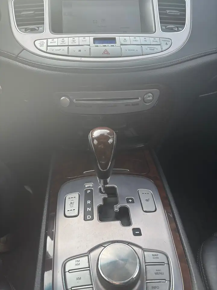Hyundai Genesis снимка Hyundai Genesis