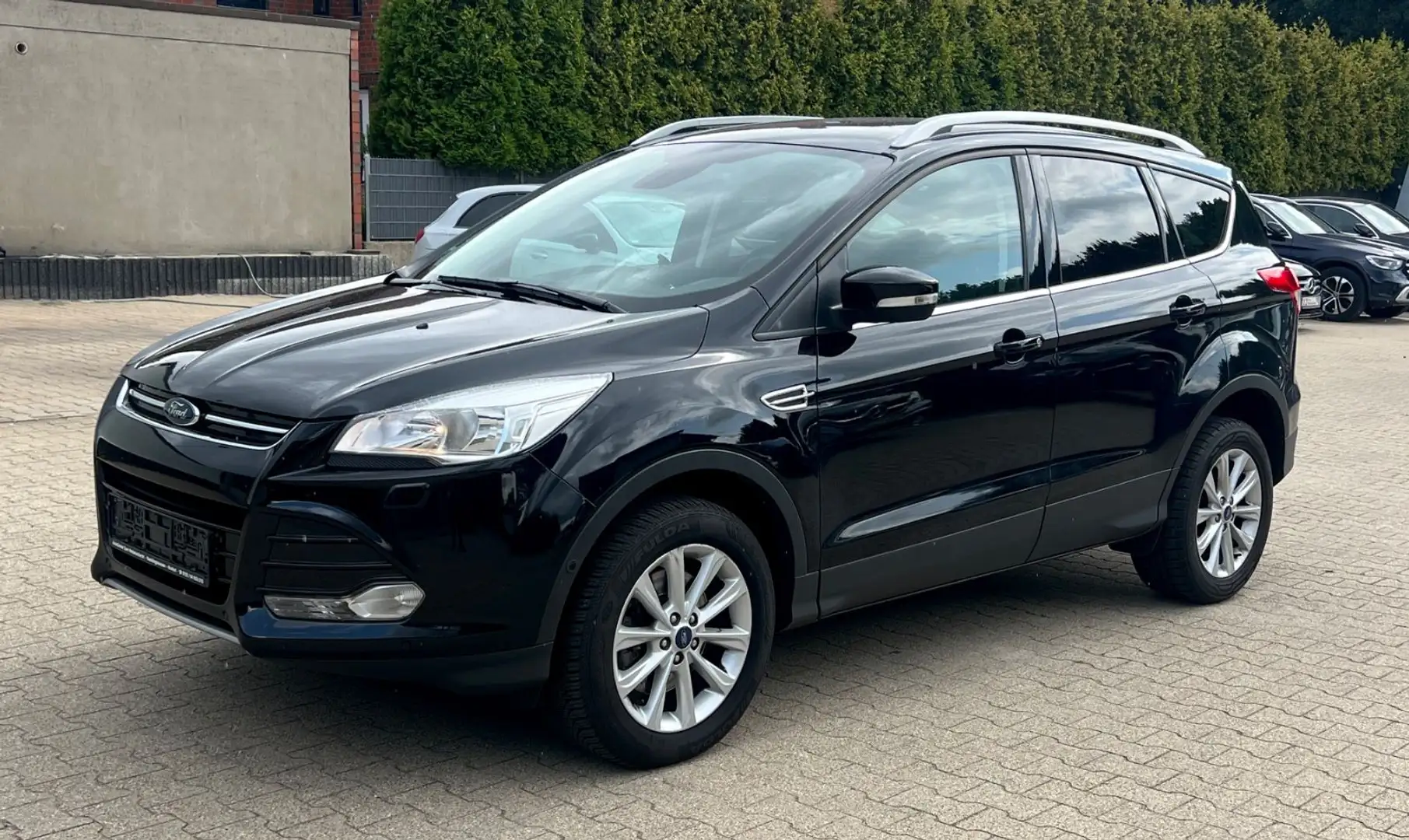 Ford Kuga Titanium 2.0 TDCI 4*4 POWERSHIFT-NAVI-LEDER Schwarz - 2