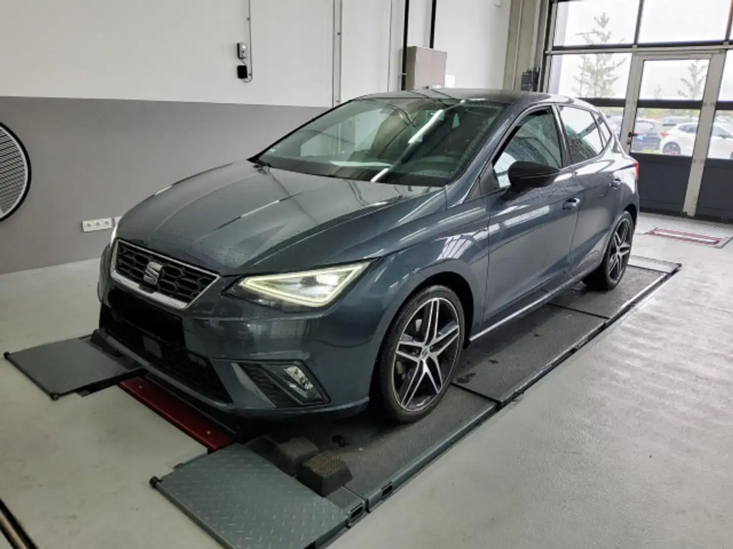 SEAT Ibiza FR 1.5 TSI DSG *ACC*LED*NAVI*SPUR*FRONT*18 Grau - 2