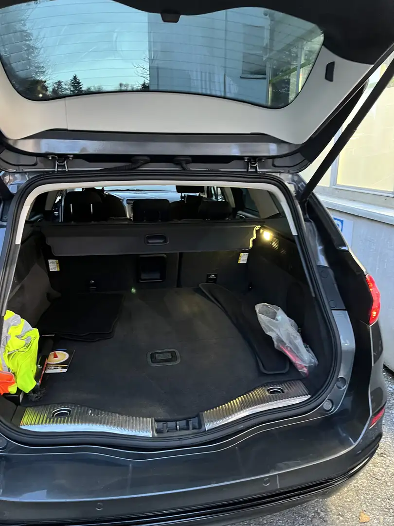 Ford Mondeo Mondeo Traveller Titanium 2,0 TDCi Start/Stop Titanium Silber - 2