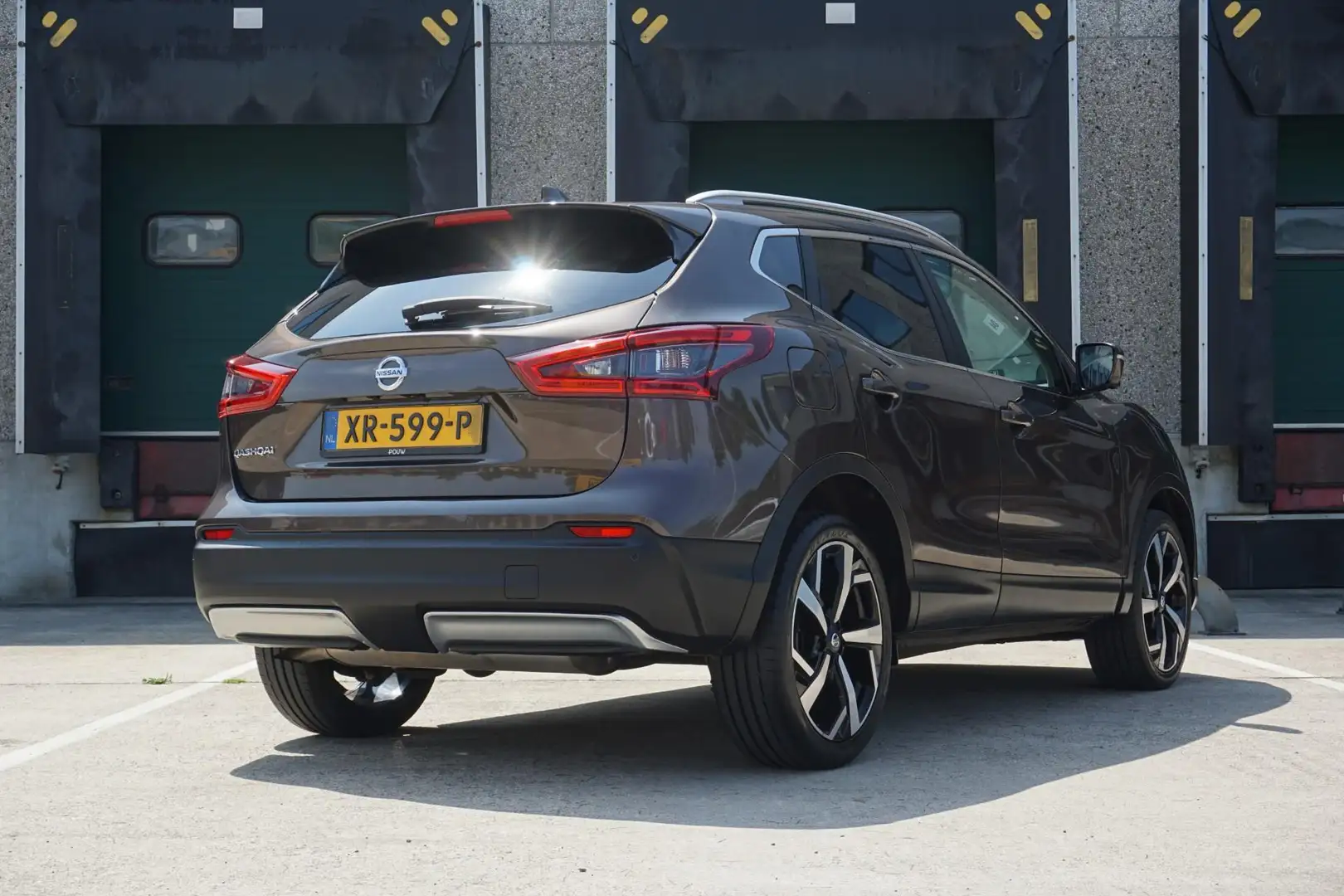 Nissan Qashqai 1.2 115pk Tekna + | Stoelverwarming | Panoramadak Bruin - 2
