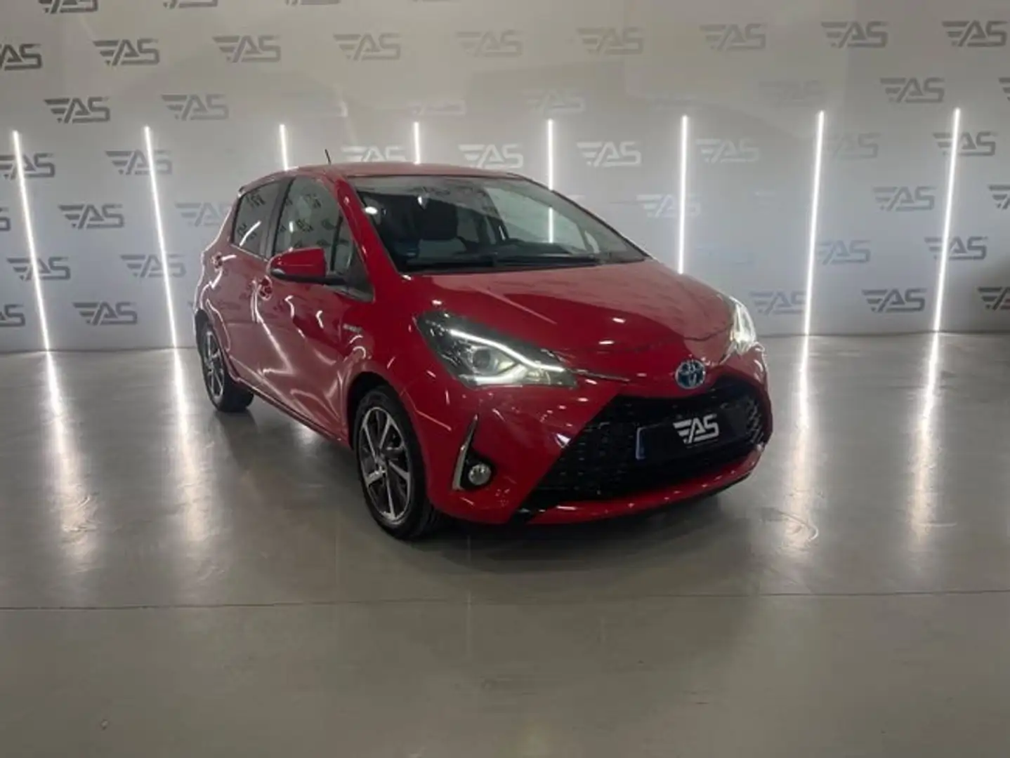 Toyota Yaris 100H 1.5 Active Tech Rojo - 2