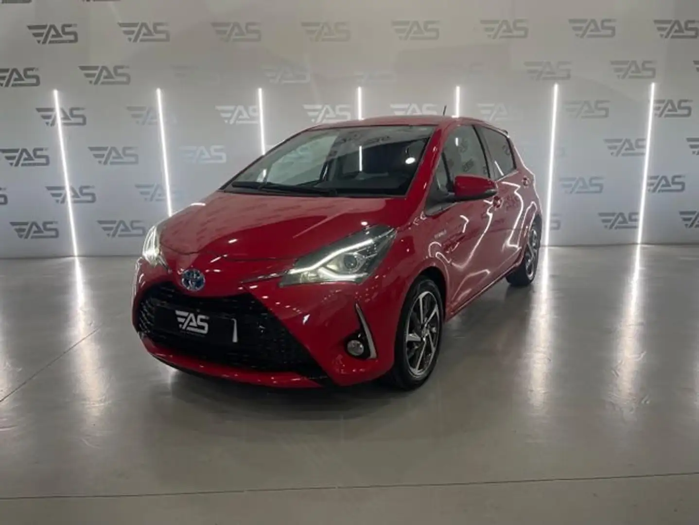 Toyota Yaris 100H 1.5 Active Tech Rojo - 1