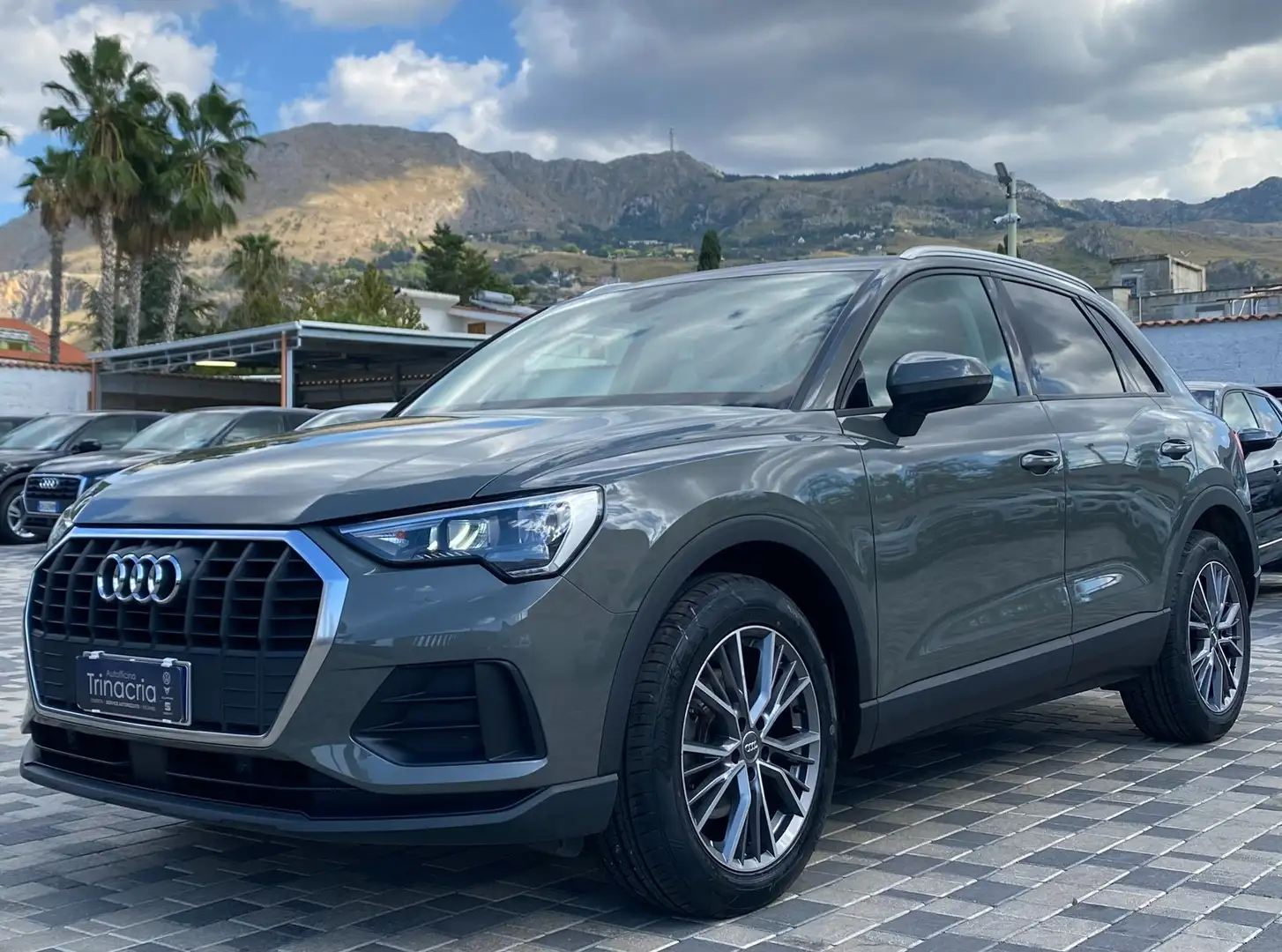 Audi Q3 Business 2.0 TDI 150CV s-tronic 35 Gris - 1