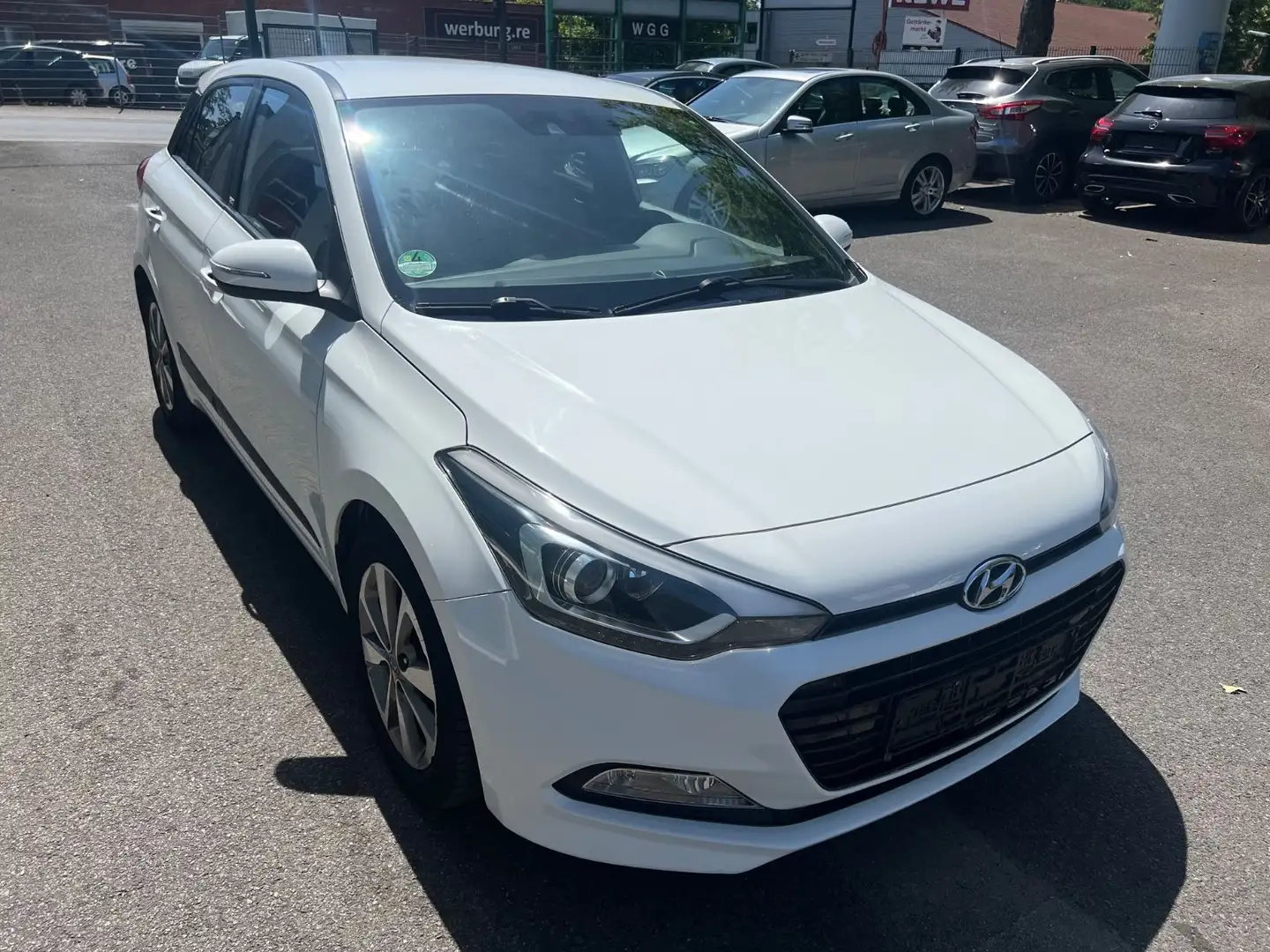 Hyundai i20 blue Passion"1.Hand"Kamera"SHZ"Navi"Klima" Wit - 1