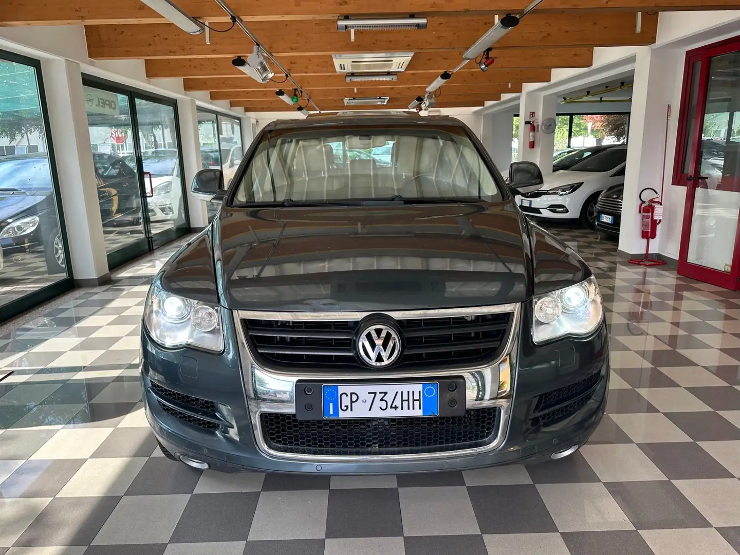 Volkswagen Touareg Volkswagen Touareg 2.5 R5 TDI DPF Exclusive Gris - 2