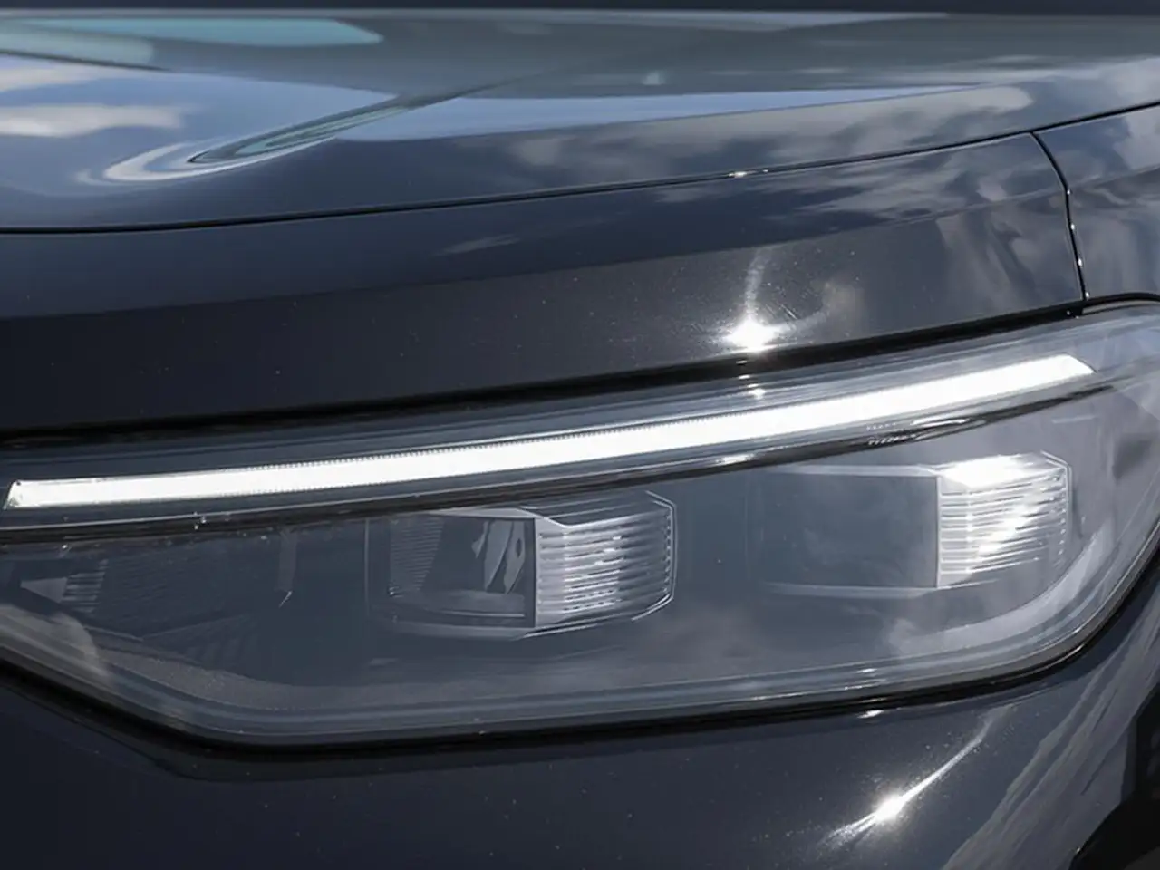 Volkswagen Tiguan снимка Volkswagen Tiguan