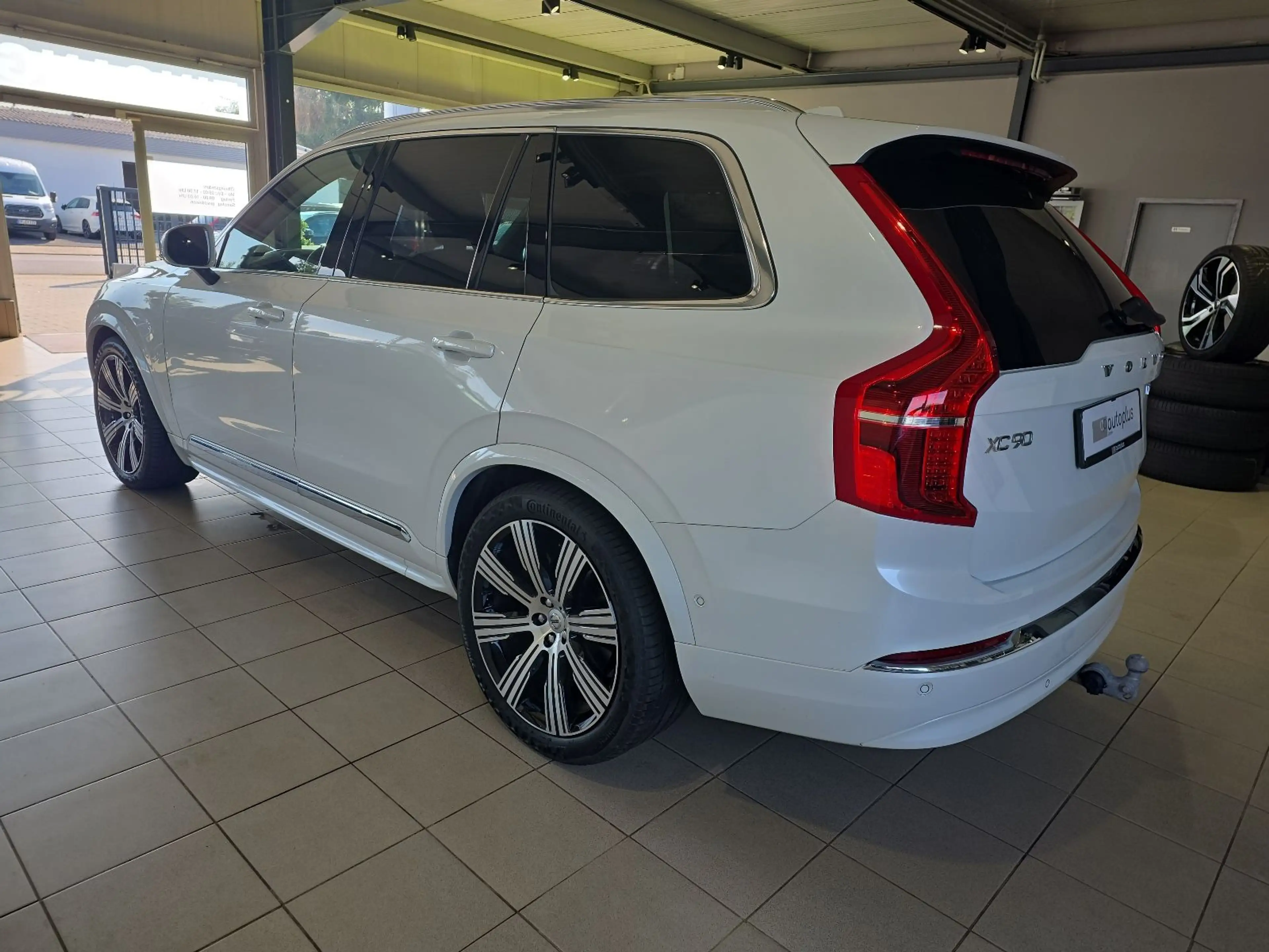 Volvo XC90 B5 Ultimate Bright AWD B&W Massage FourC — photo 10