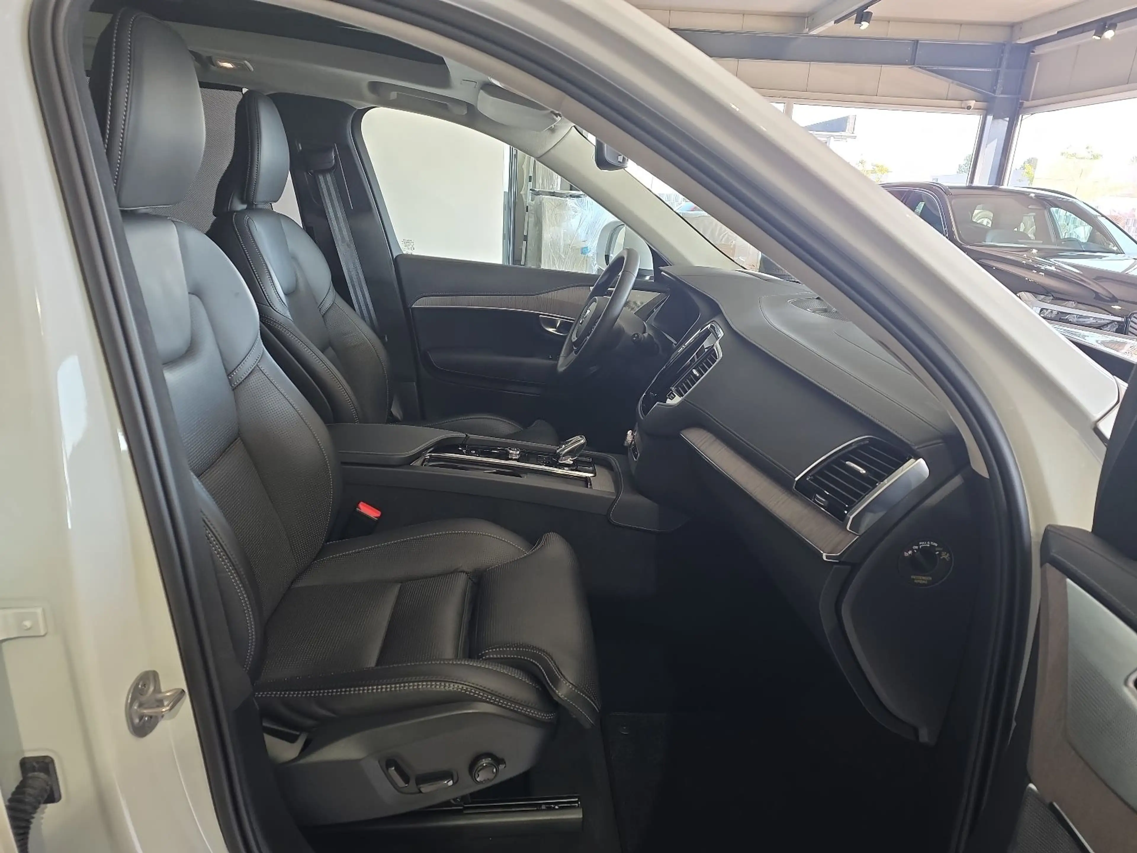 Volvo XC90 B5 Ultimate Bright AWD B&W Massage FourC — photo 11