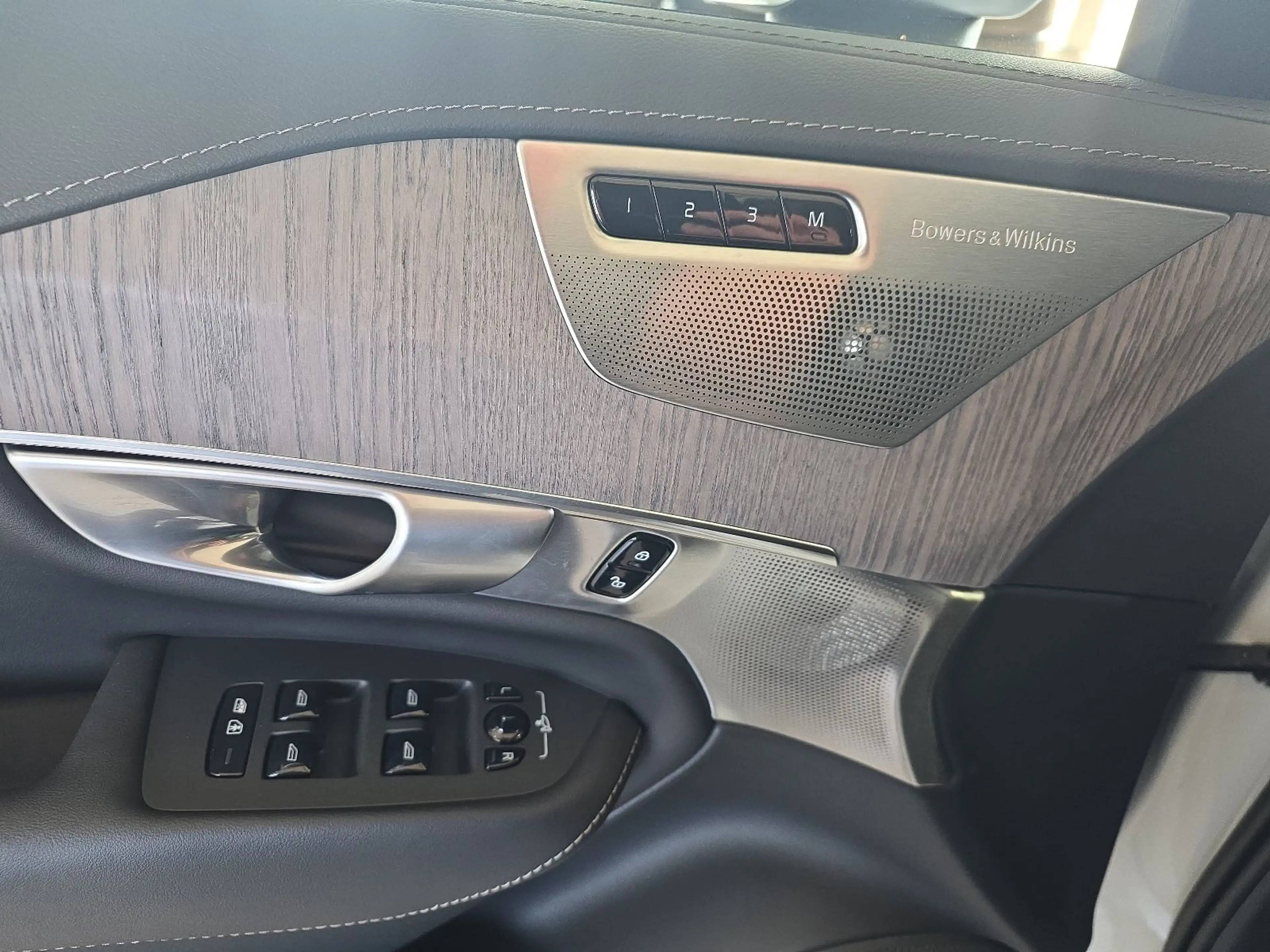 Volvo XC90 B5 Ultimate Bright AWD B&W Massage FourC — photo 20