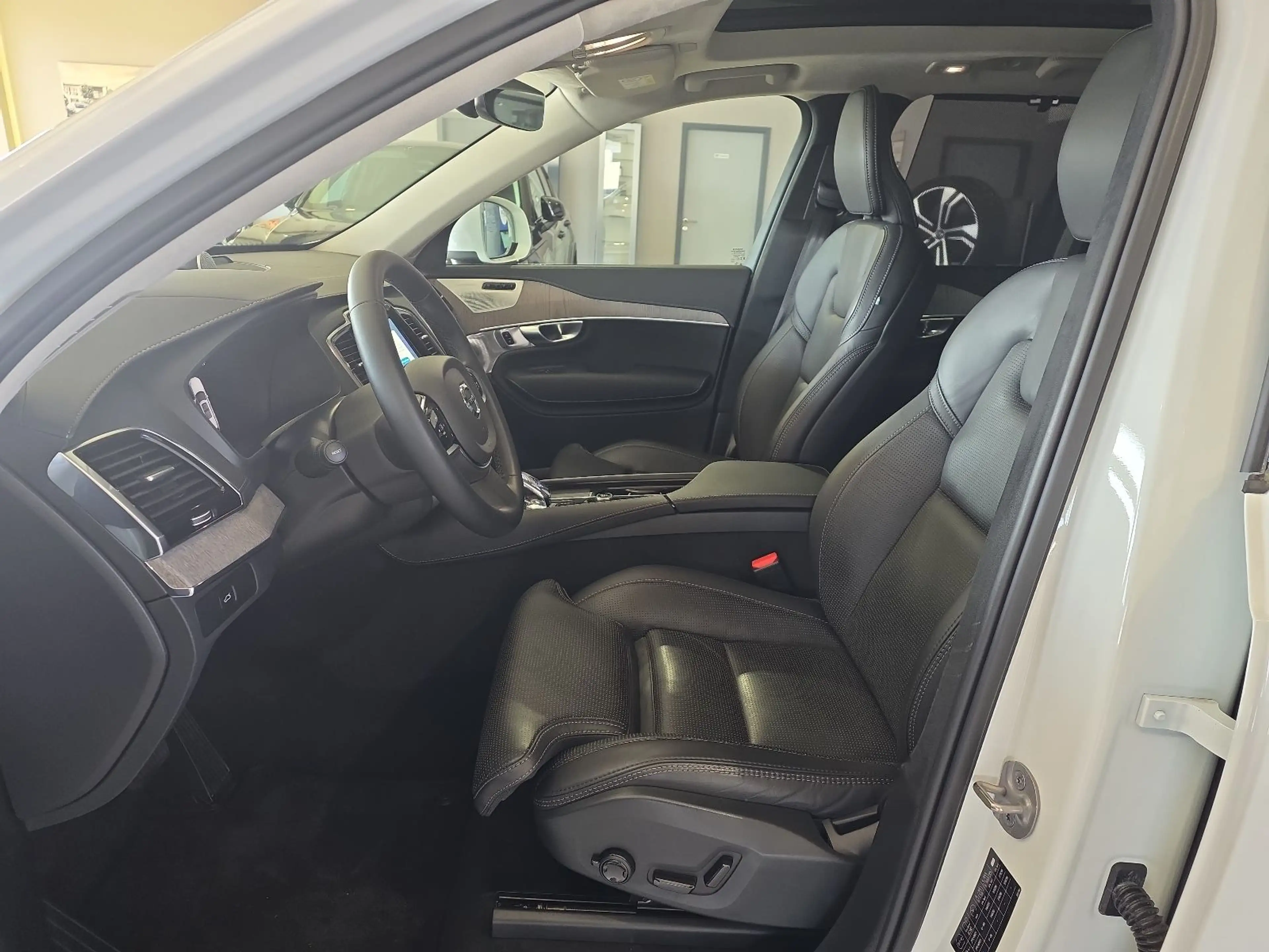 Volvo XC90 B5 Ultimate Bright AWD B&W Massage FourC — photo 24