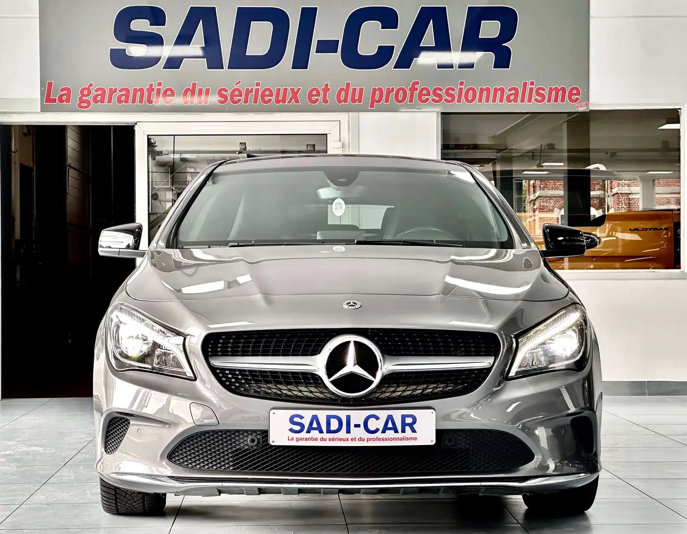 Mercedes-Benz CLA 180 E. 122cv Shooting Break - PACKSPORT Grau - 2