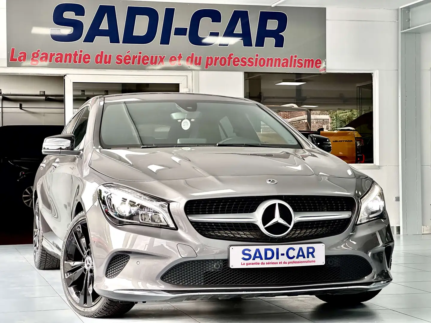 Mercedes-Benz CLA 180 E. 122cv Shooting Break - PACKSPORT Grau - 1