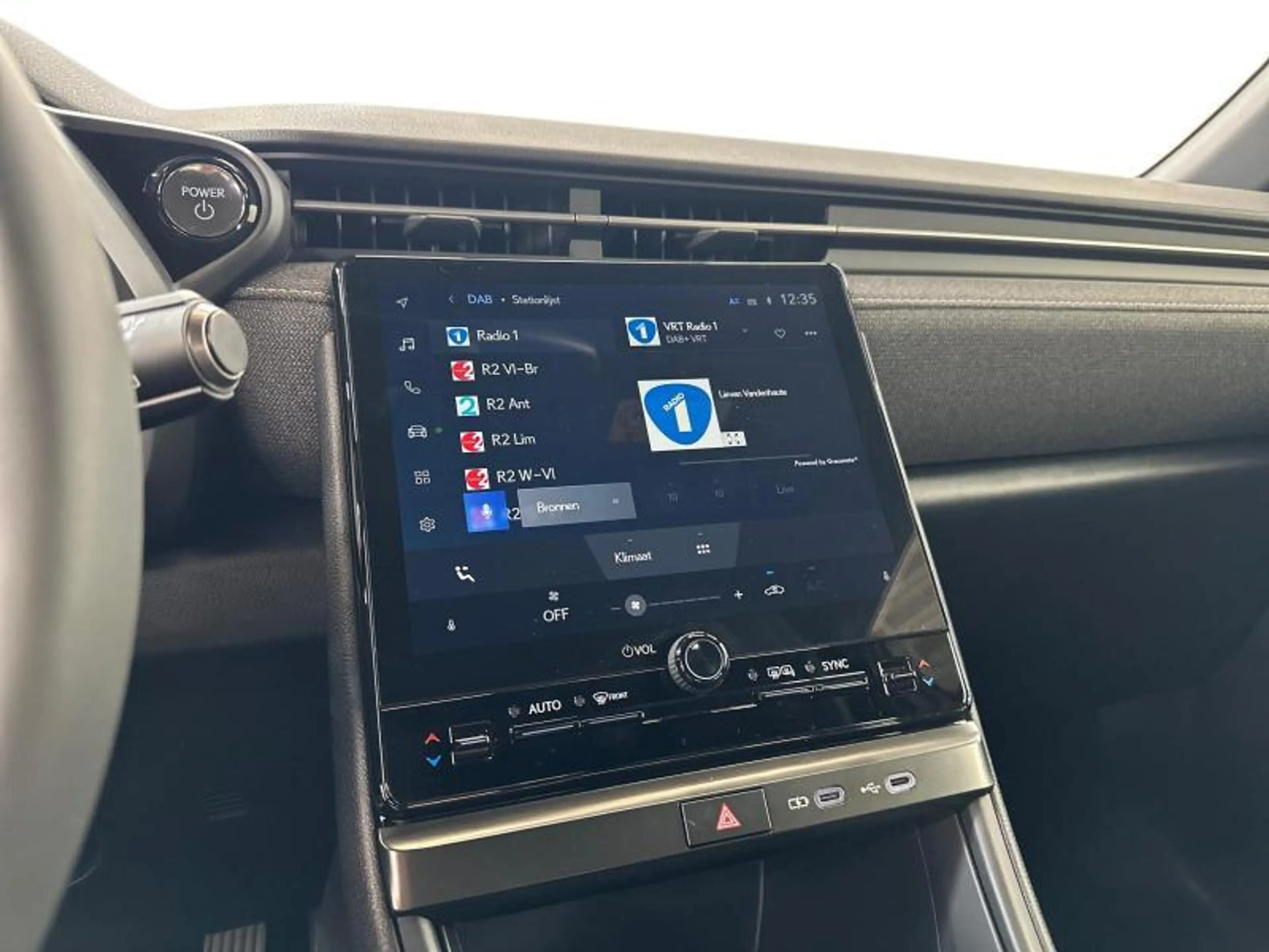 Lexus LBX 136hp HEV Base | carplay | camera — photo 11