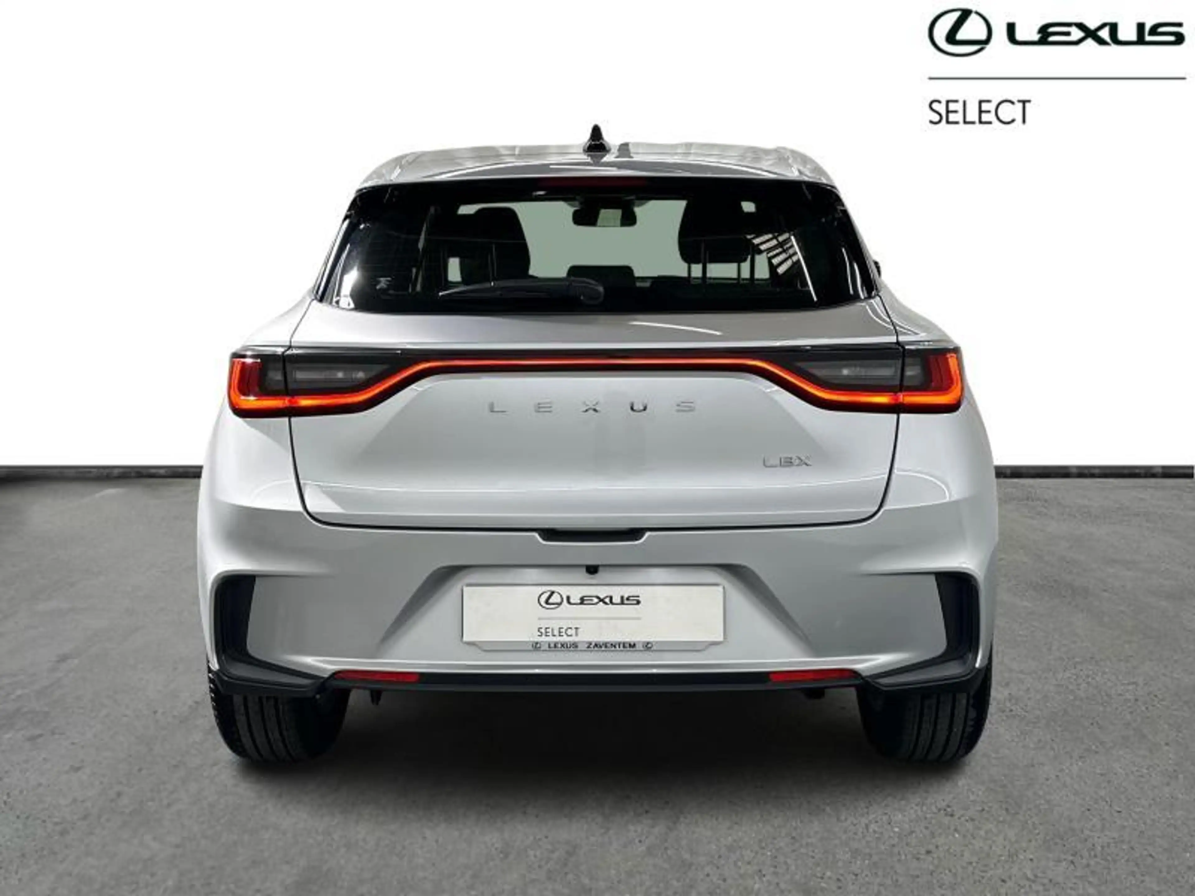 Lexus LBX 136hp HEV Base | carplay | camera — photo 4