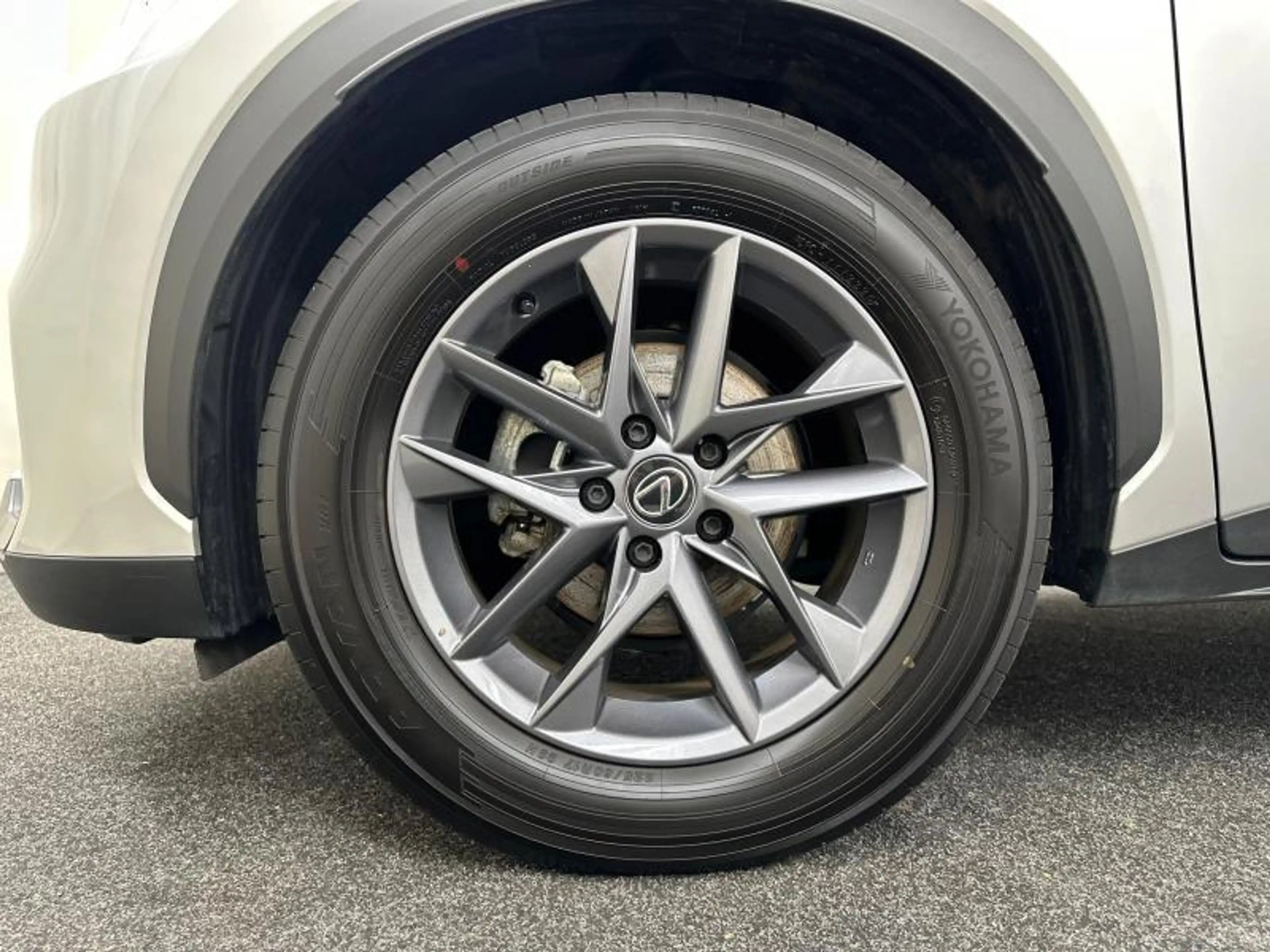 Lexus LBX 136hp HEV Base | carplay | camera — photo 13
