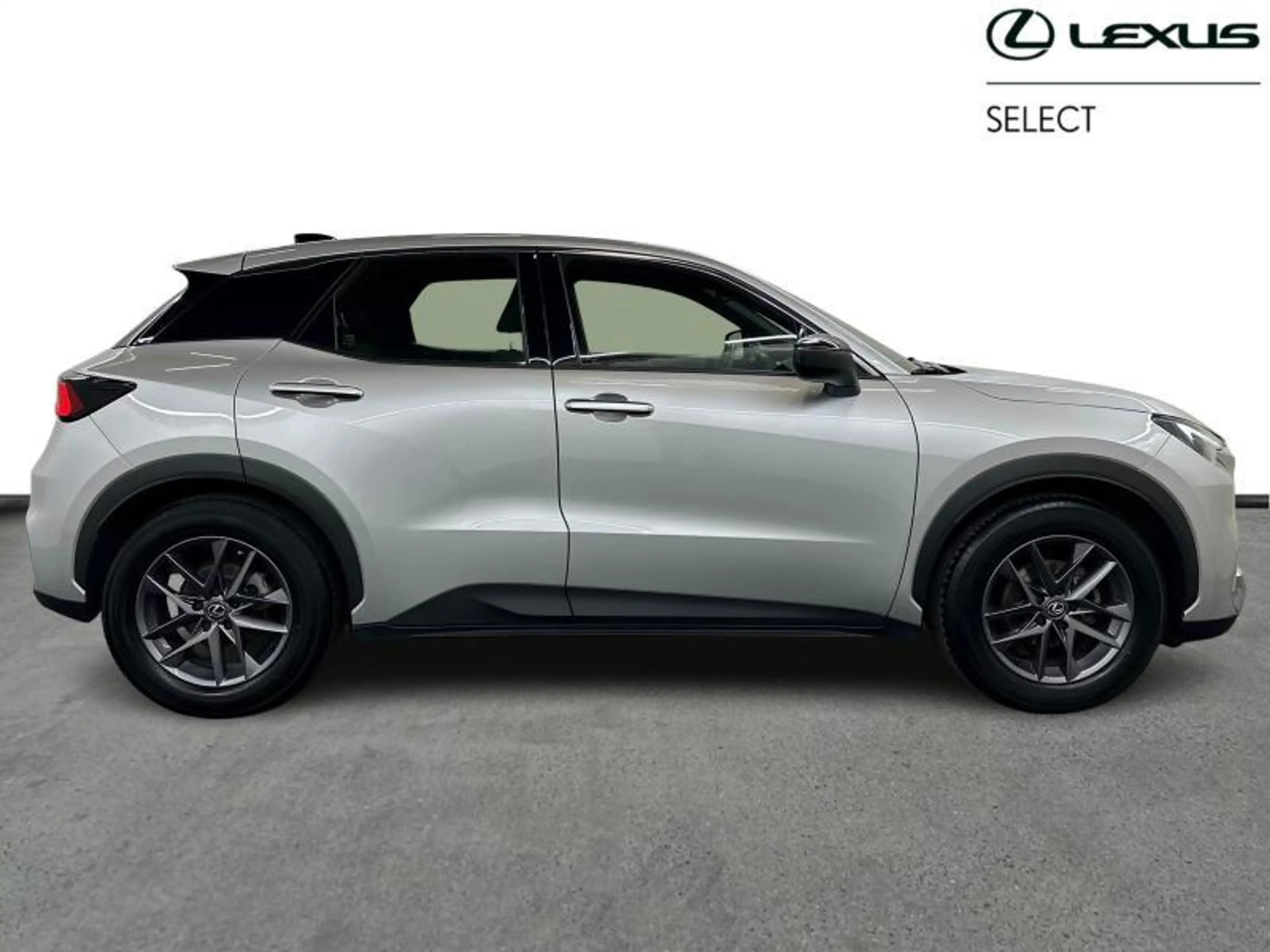 Lexus LBX 136hp HEV Base | carplay | camera — photo 14