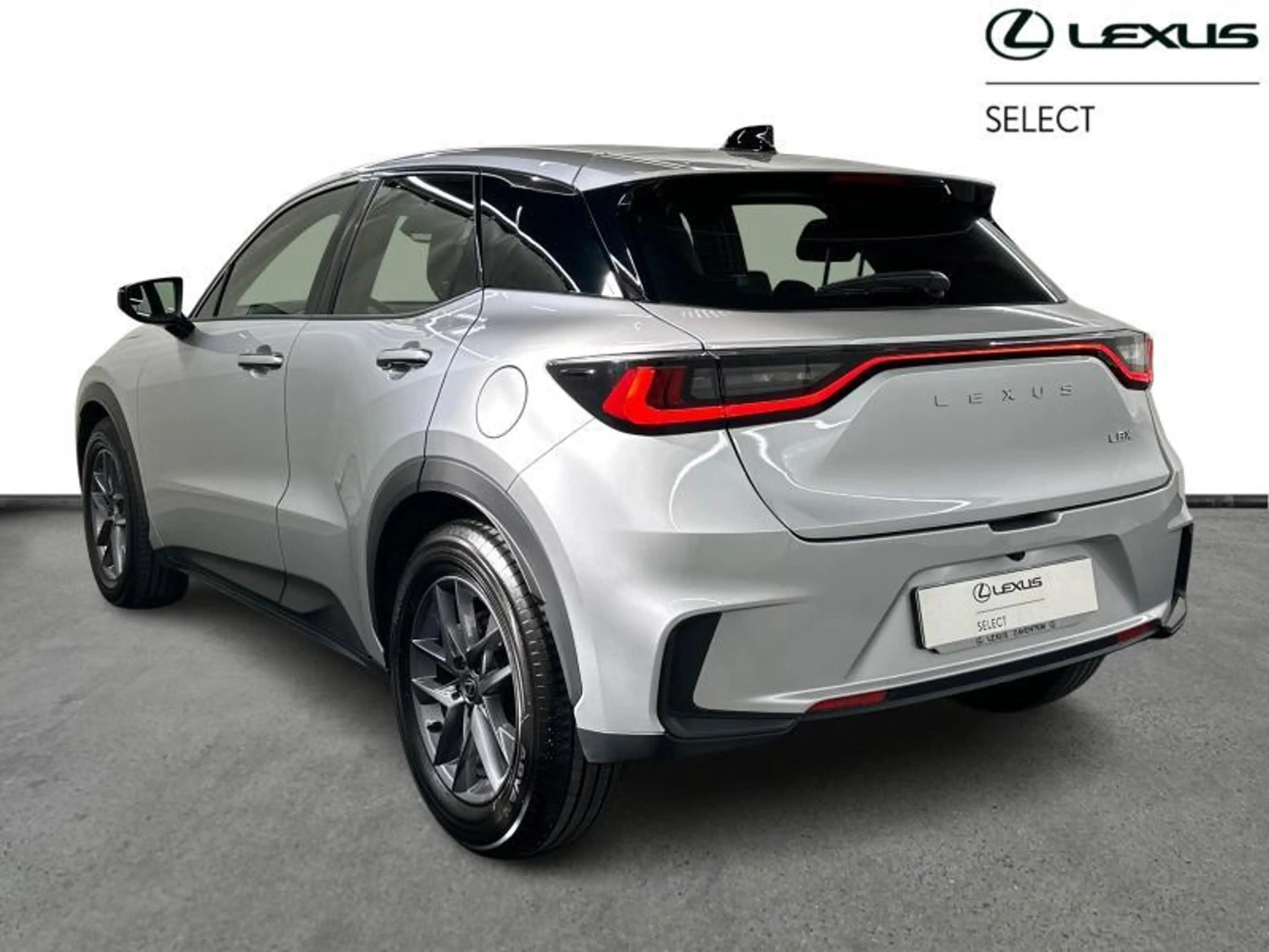 Lexus LBX 136hp HEV Base | carplay | camera — photo 2