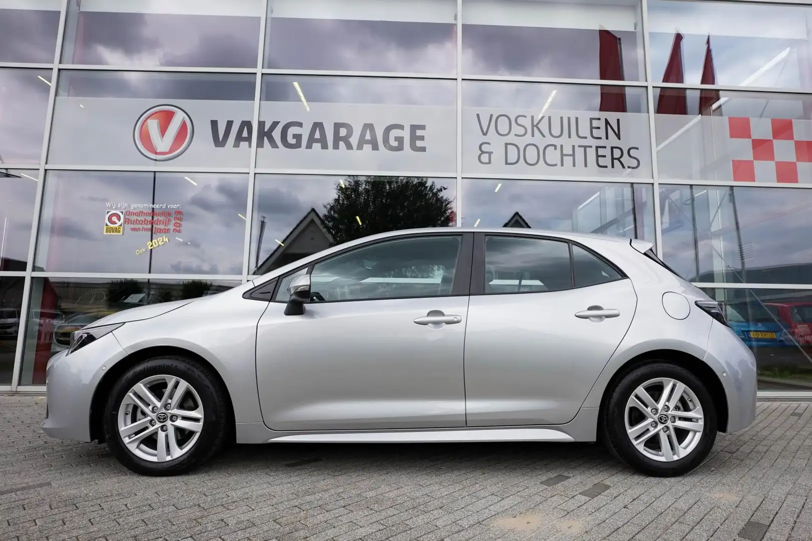 Toyota Corolla 1.8 Hybrid Dynamic MY22 | Carplay | Navi Zilver - 2