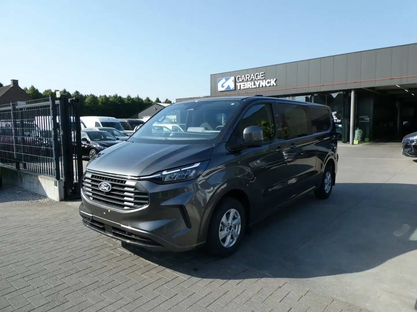 Ford Transit Custom L2 Multi-Use 5pl 2.0 TDCi 136pk Limited Luxe STOCK Gris - 2