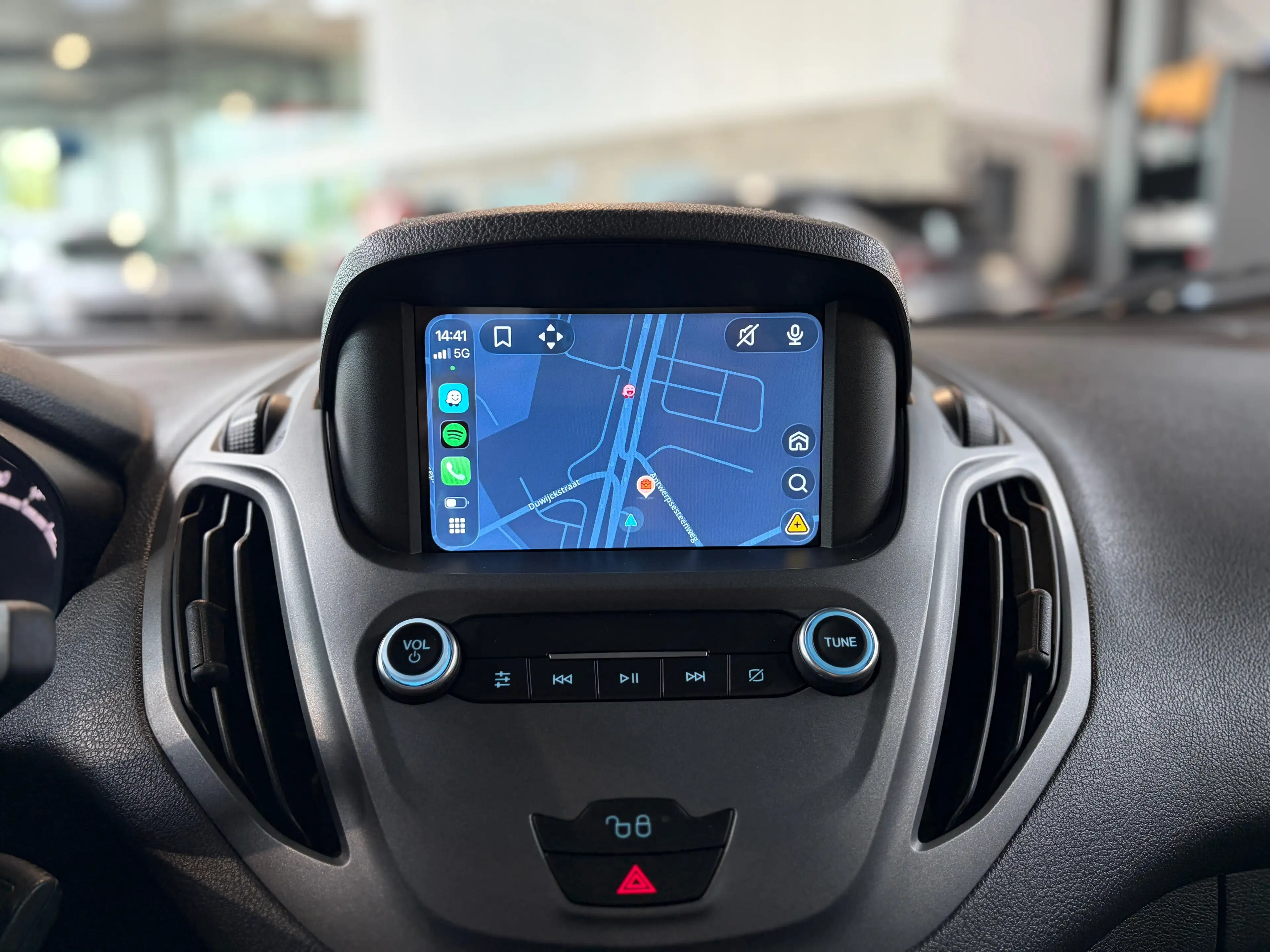 Ford Transit Courier 1.0 EcoBoost Trend S/S — photo 12