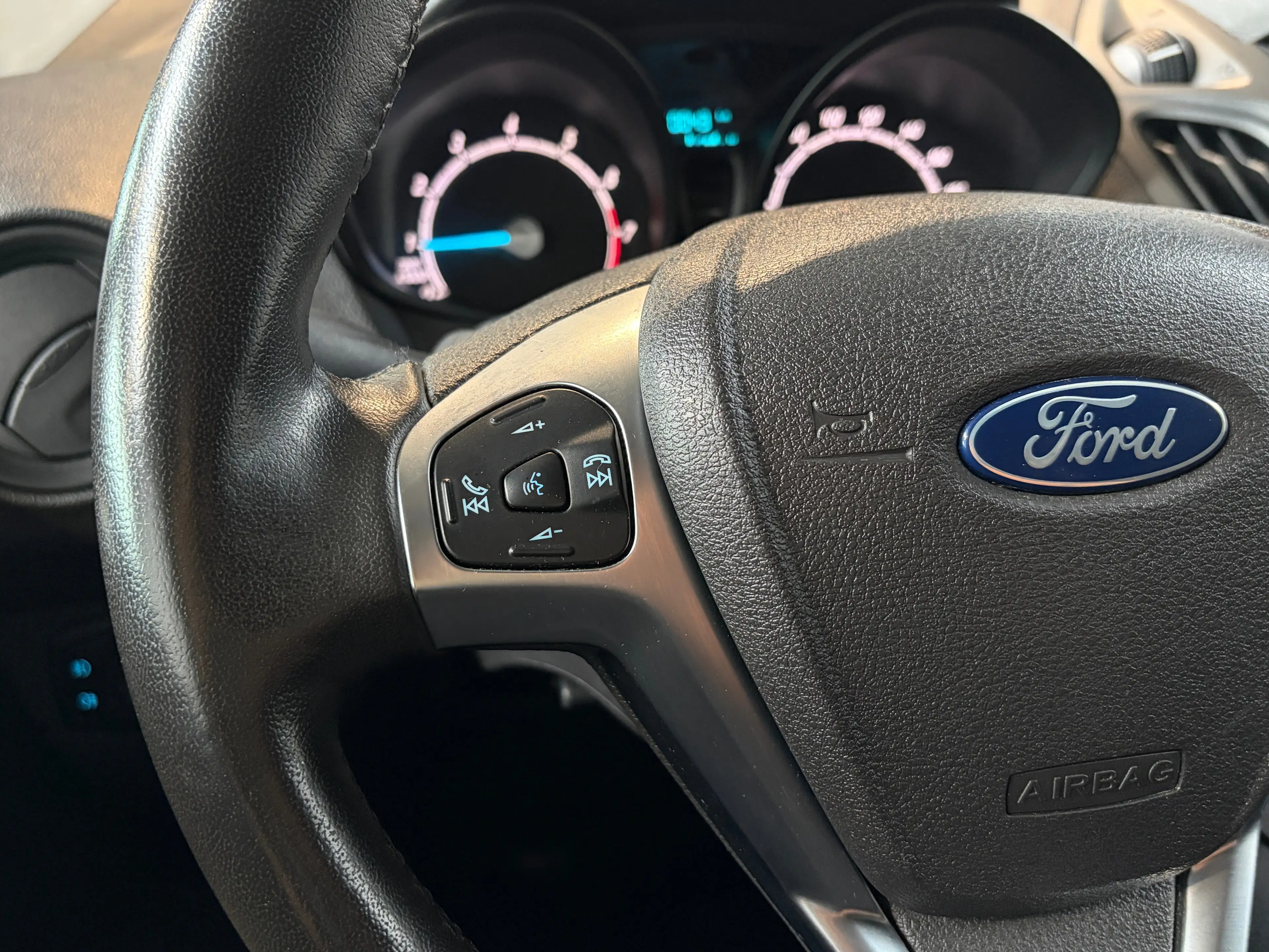 Ford Transit Courier 1.0 EcoBoost Trend S/S — photo 15
