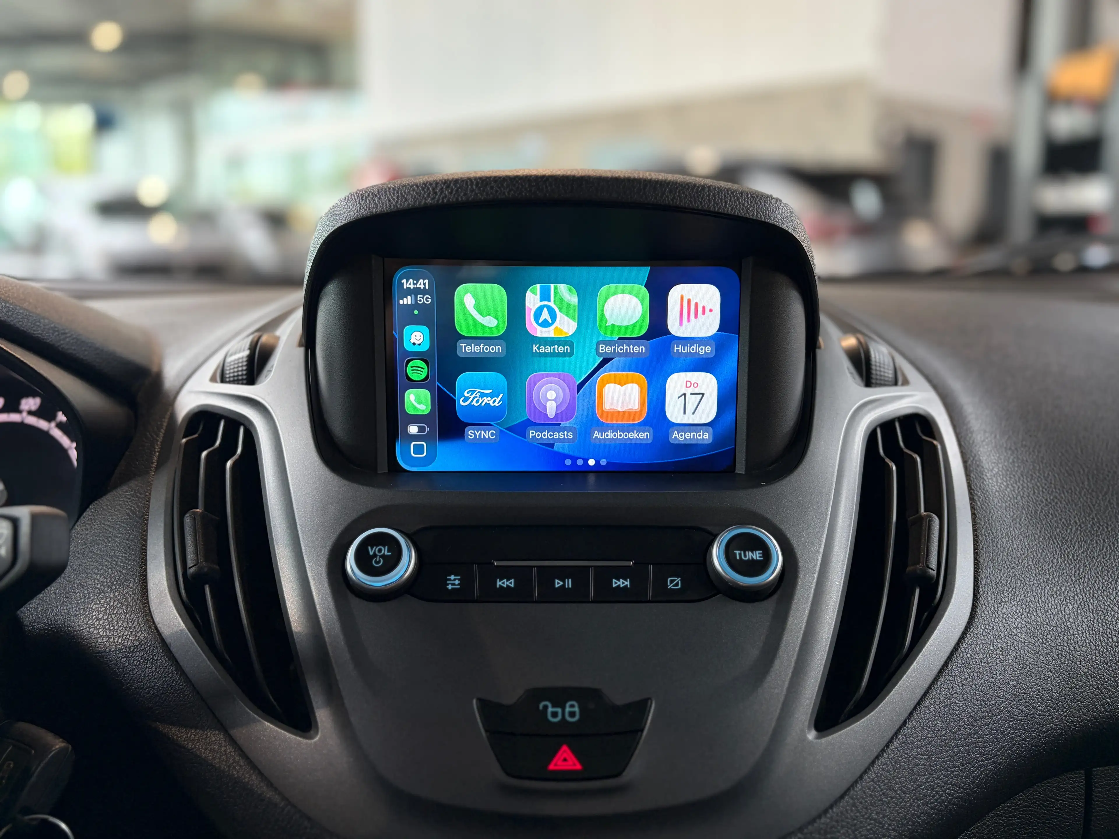 Ford Transit Courier 1.0 EcoBoost Trend S/S — photo 11