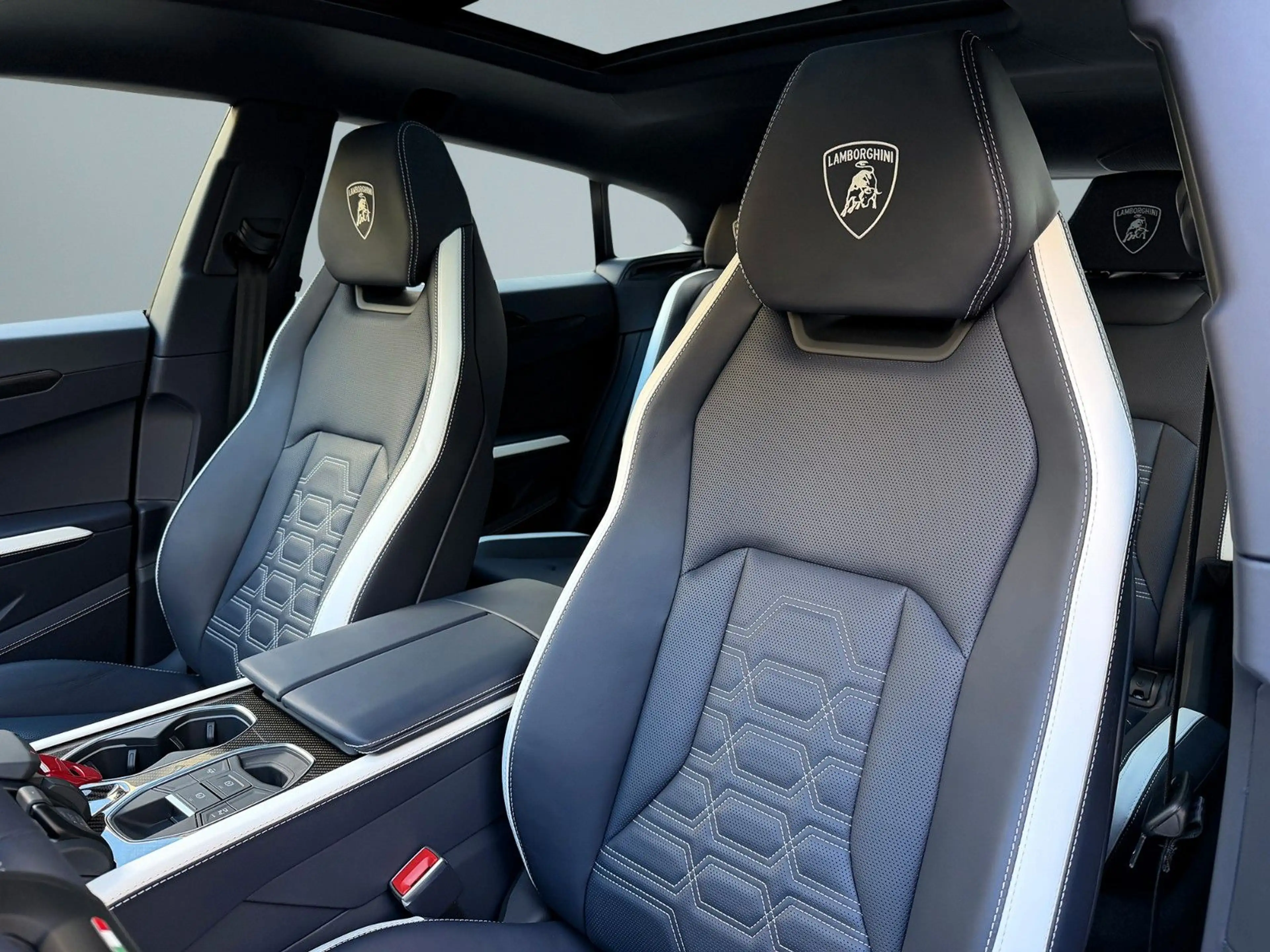 Lamborghini Urus SE MY26 Bang&Olufsen — photo 4