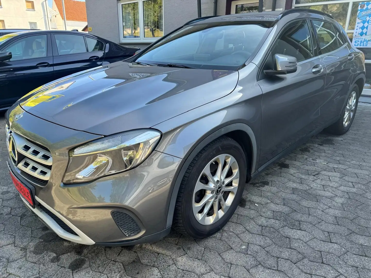 Mercedes-Benz GLA 200 d KAMERA/NAVI/TEMPOMAT/LEDER Grau - 1
