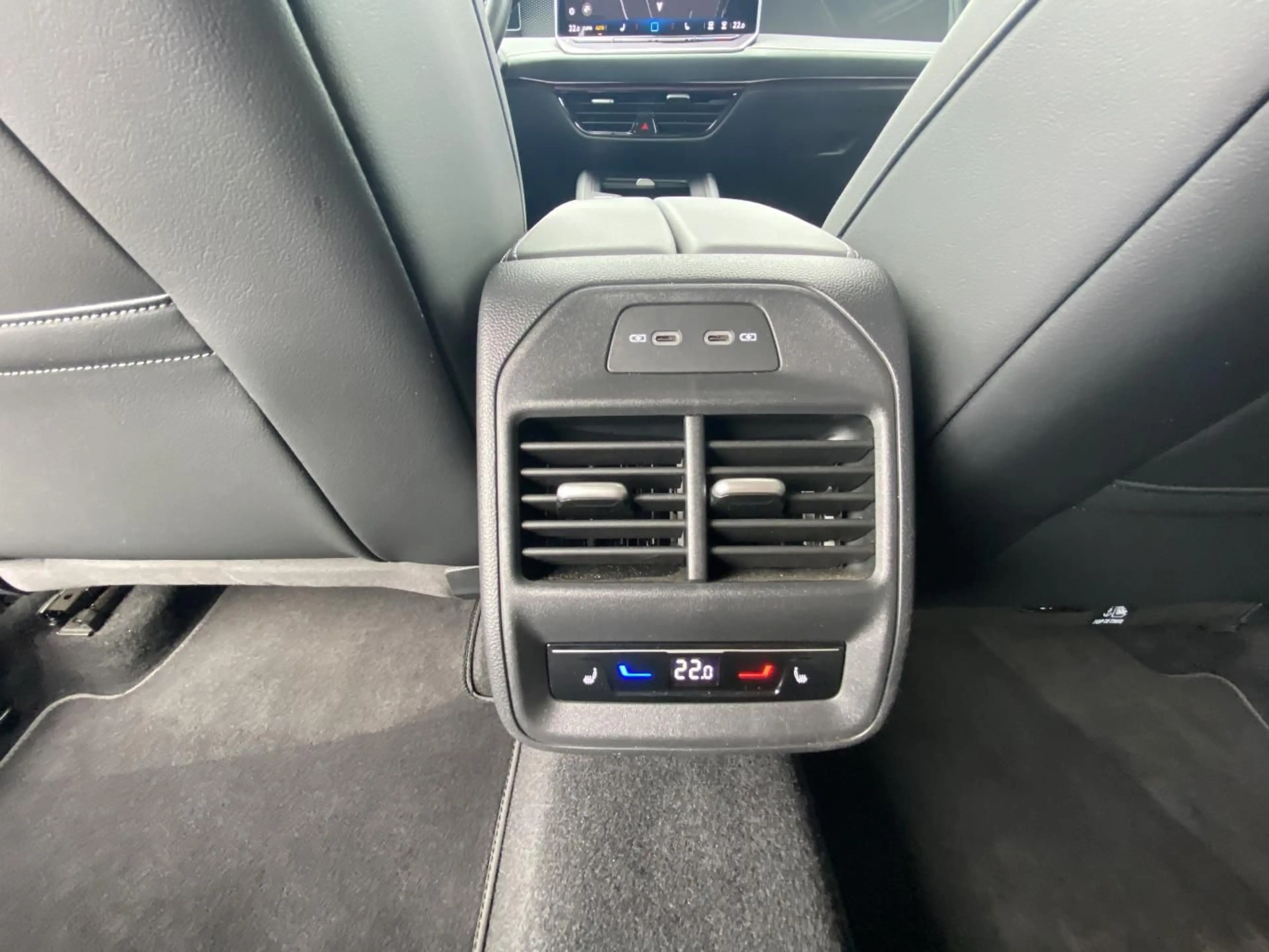 Volkswagen Passat Variant 1.5 eTSI DSG Business STANDHEIZUN — photo 11