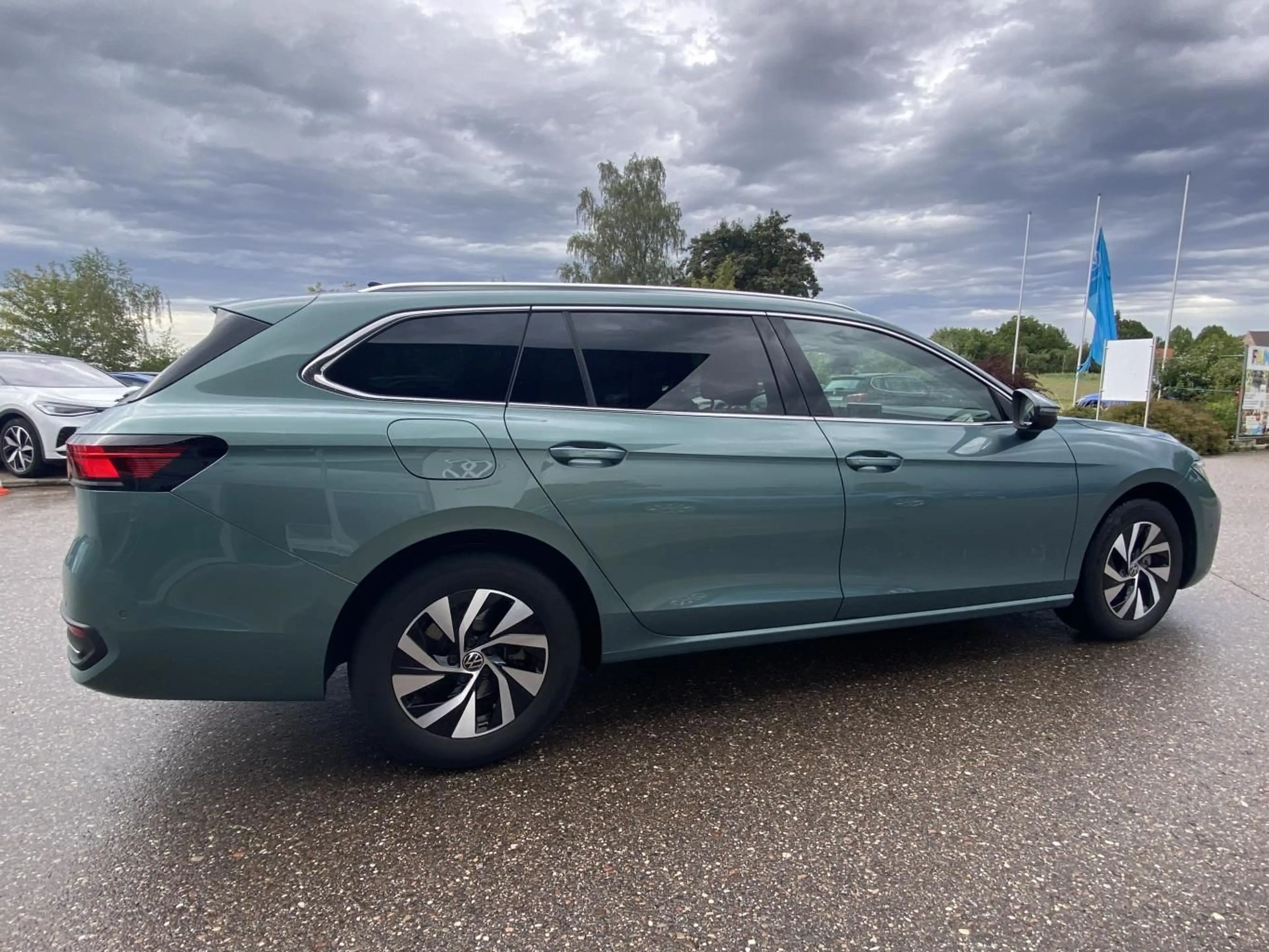 Volkswagen Passat Variant 1.5 eTSI DSG Business STANDHEIZUN — photo 5