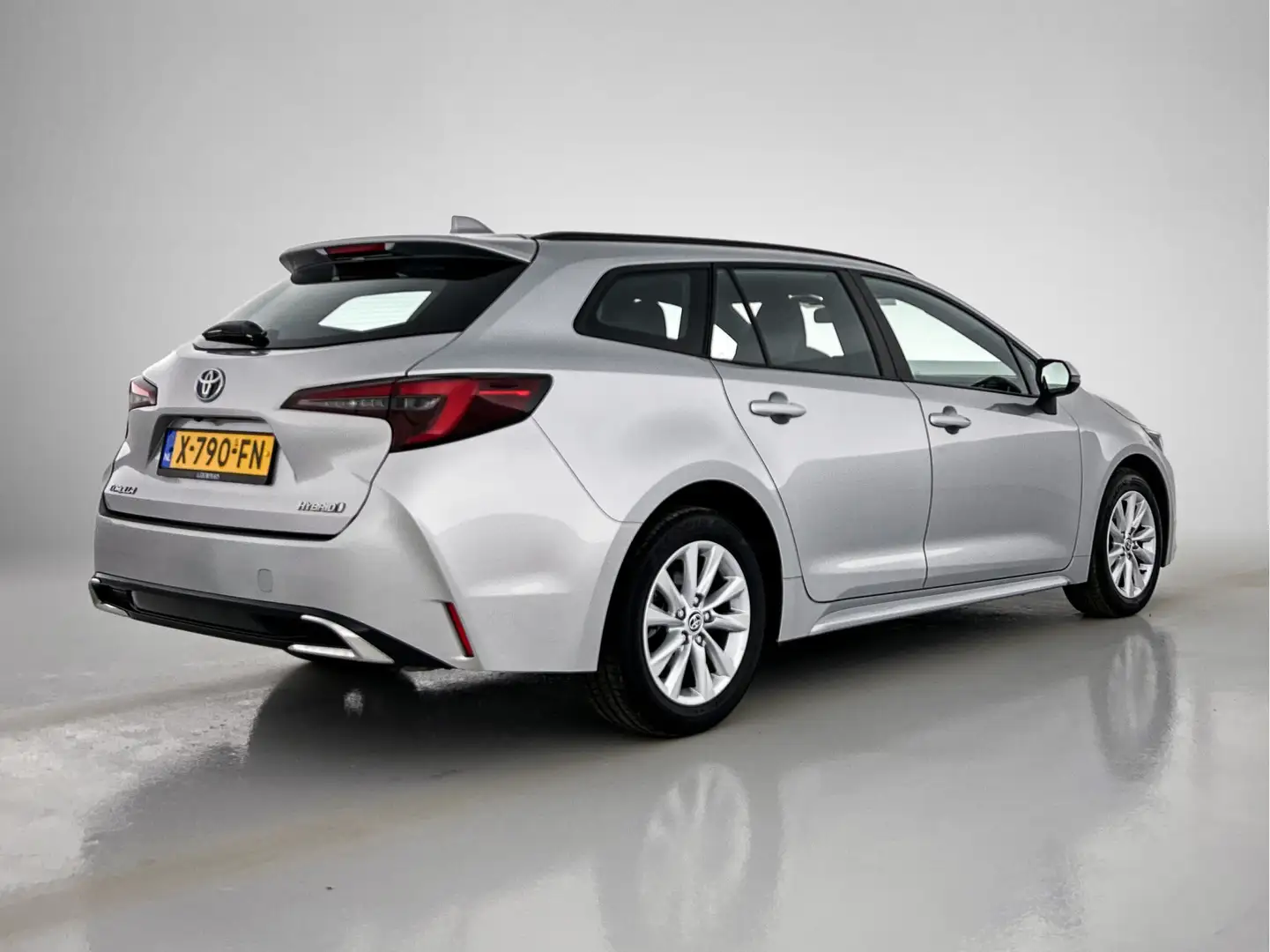 Toyota Corolla Touring Sports Hybrid 140 Active Gris - 2