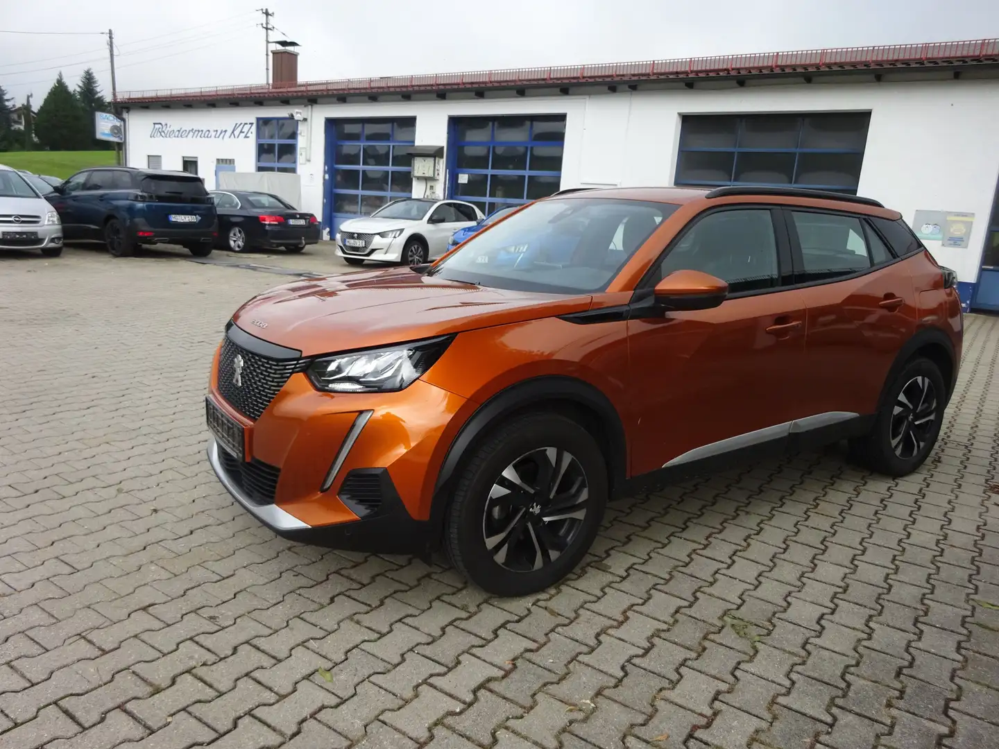 Peugeot 2008 Allure/Klima/Navi/PDC v+h/Kamera h./SHZ vorne Bronce - 2