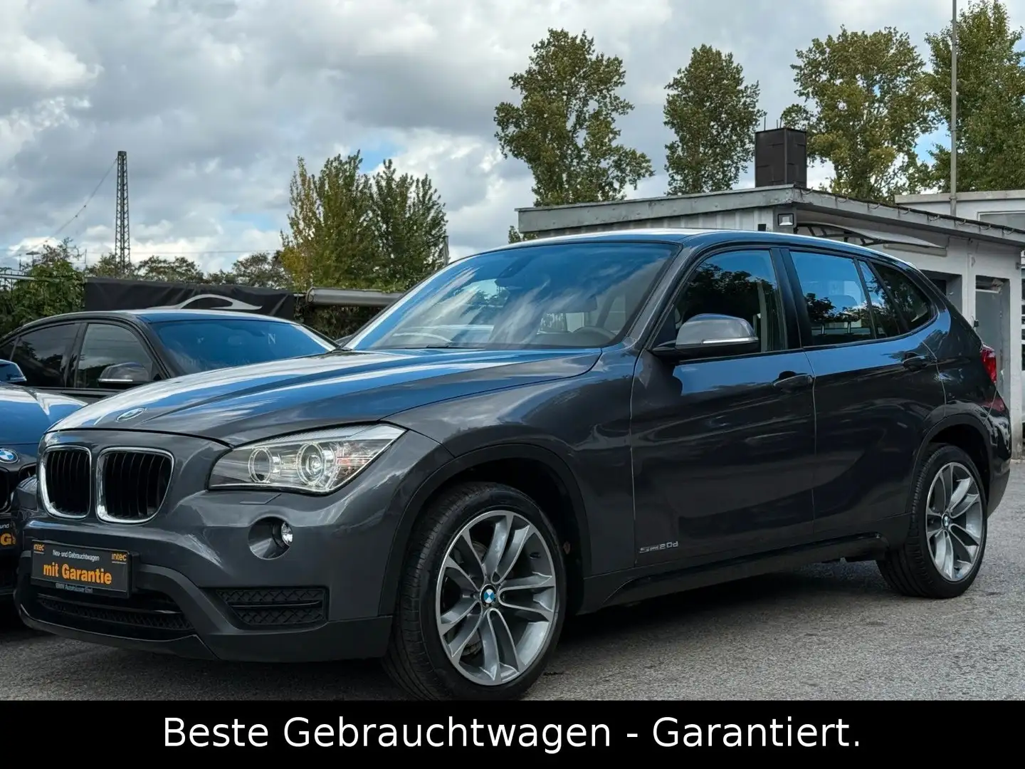 BMW X1 sDrive20d Sport Line * BIXENON * NAVI * AHK * Grau - 2