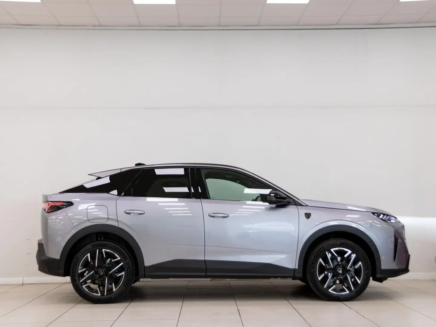 Peugeot 3008 1.2 100KW GT eDCS6 Gris - 2