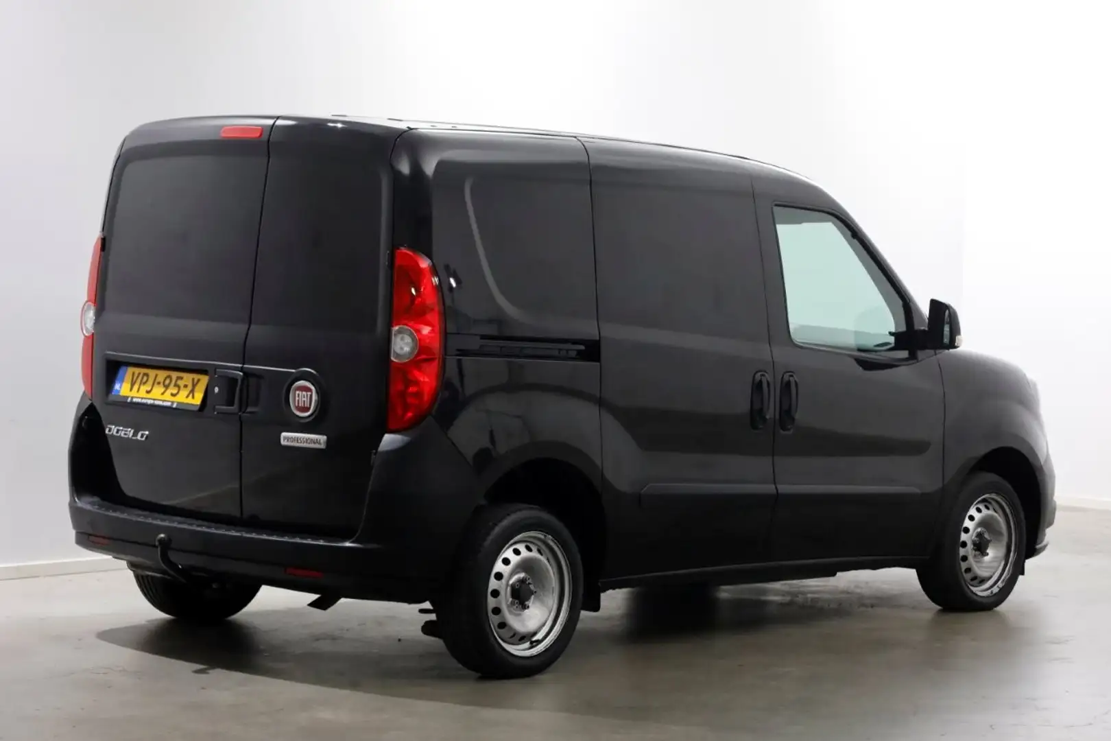 Fiat Doblo Cargo 1.6 MultiJet 105pk L1H1 Airco/Cruise Control Zwart - 2
