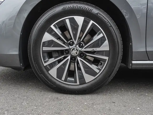 Skoda Superb view 7