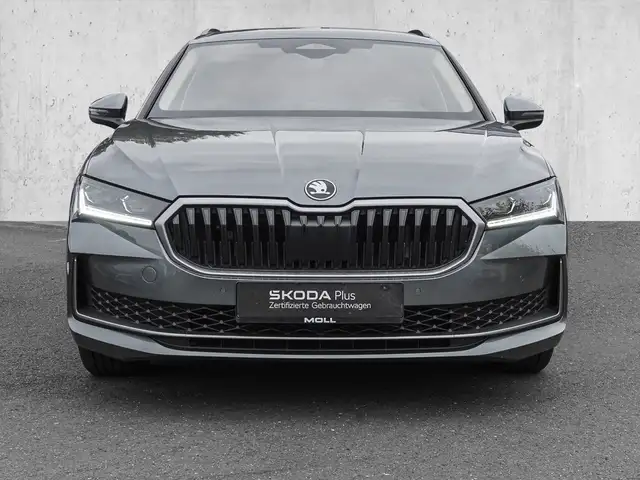 Skoda Superb view 3