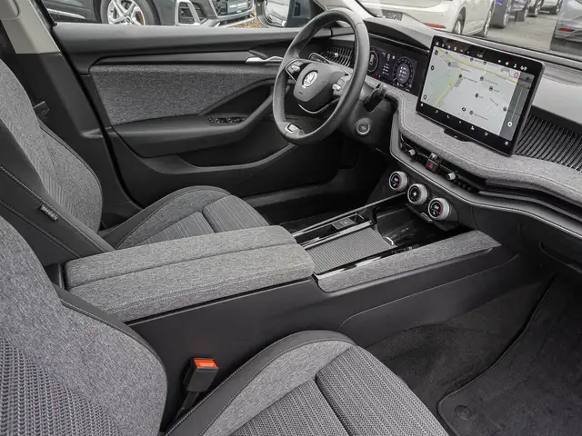 Skoda Superb view 8